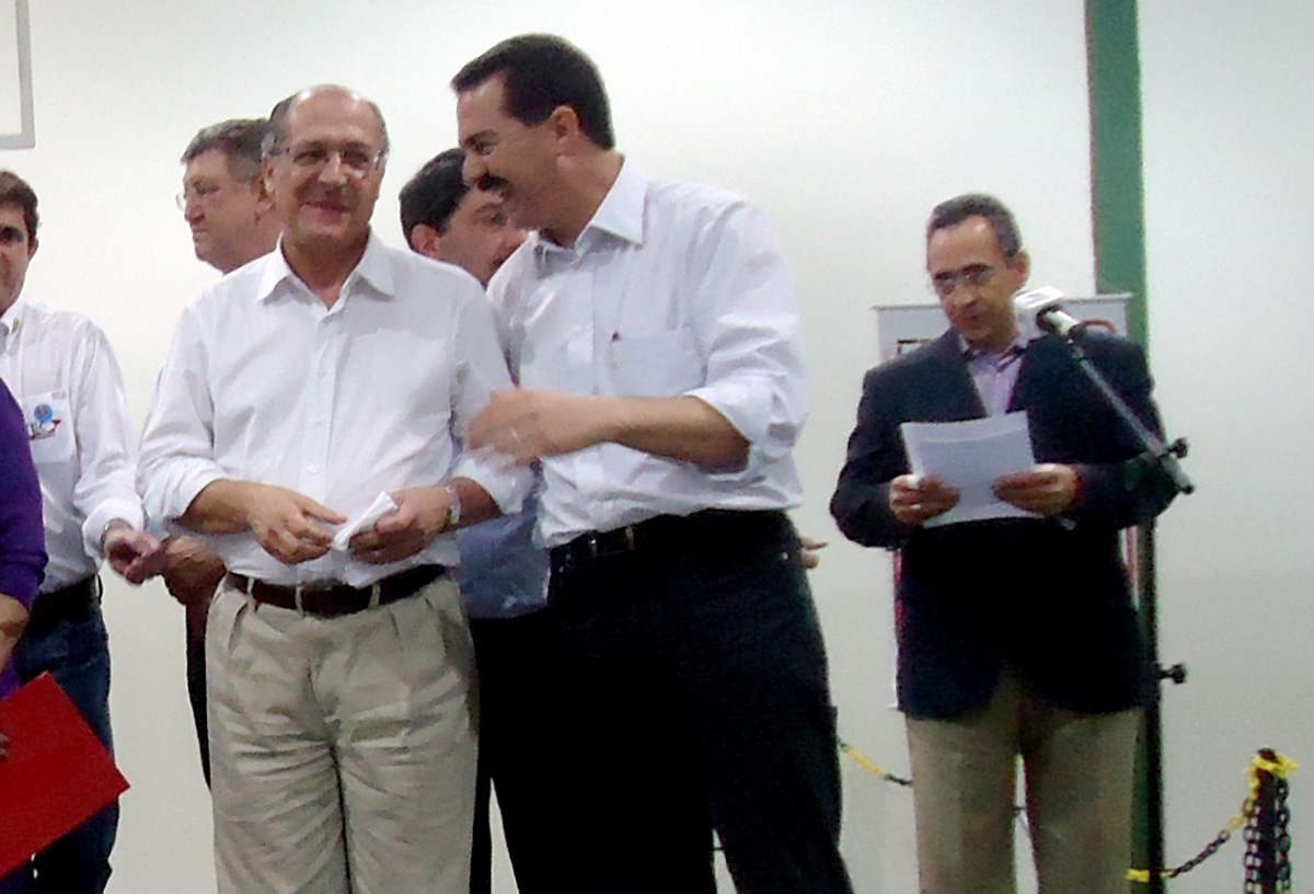 Geraldo Alckmin e Itamar Borges durante visita  regio<a style='float:right;color:#ccc' href='https://www3.al.sp.gov.br/repositorio/noticia/08-2011/ITAMARBORGESASSISx.jpg' target=_blank><i class='bi bi-zoom-in'></i> Clique para ver a imagem </a>