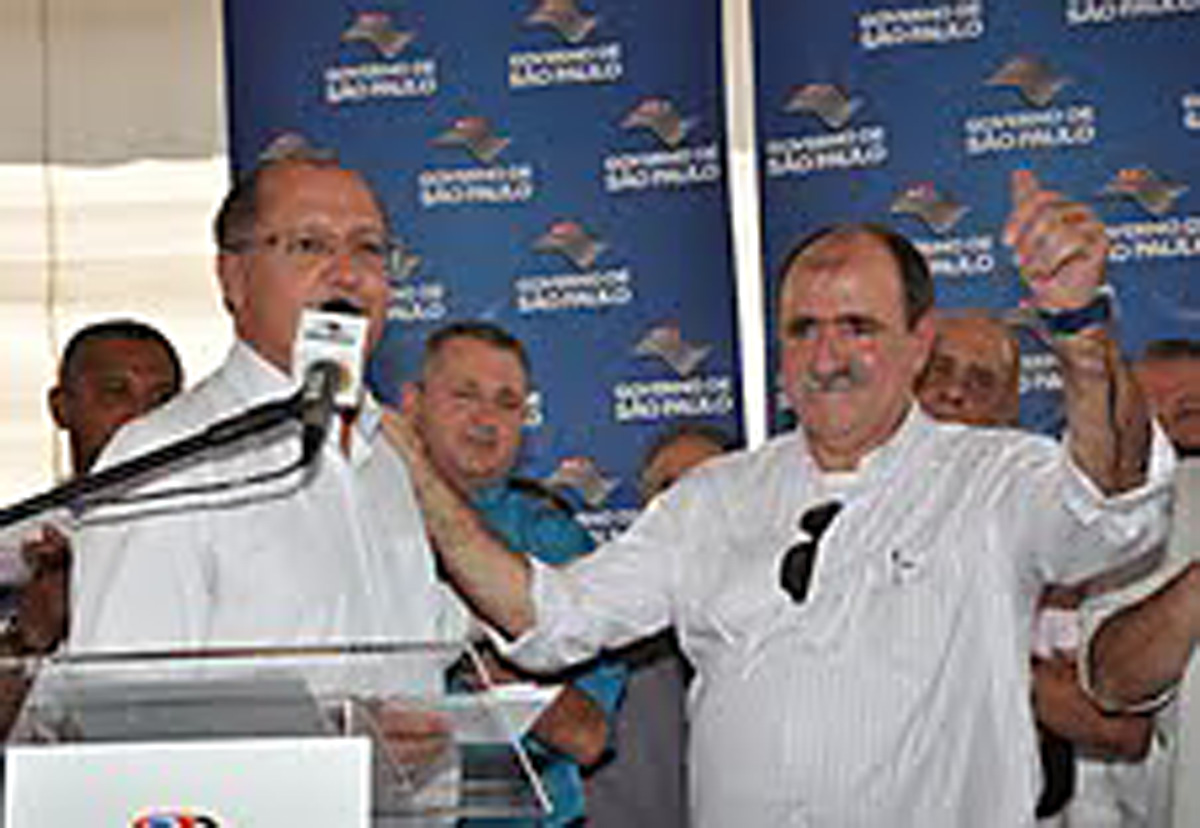 Alckmin e Caramez<a style='float:right;color:#ccc' href='https://www3.al.sp.gov.br/repositorio/noticia/08-2011/JOAOCARAMEZALCKMINa.jpg' target=_blank><i class='bi bi-zoom-in'></i> Clique para ver a imagem </a>