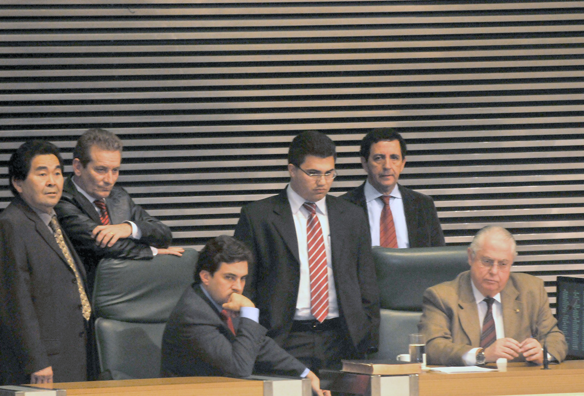 Parlamentares durante votao<a style='float:right;color:#ccc' href='https://www3.al.sp.gov.br/repositorio/noticia/08-2011/TorcidasMAC14.jpg' target=_blank><i class='bi bi-zoom-in'></i> Clique para ver a imagem </a>