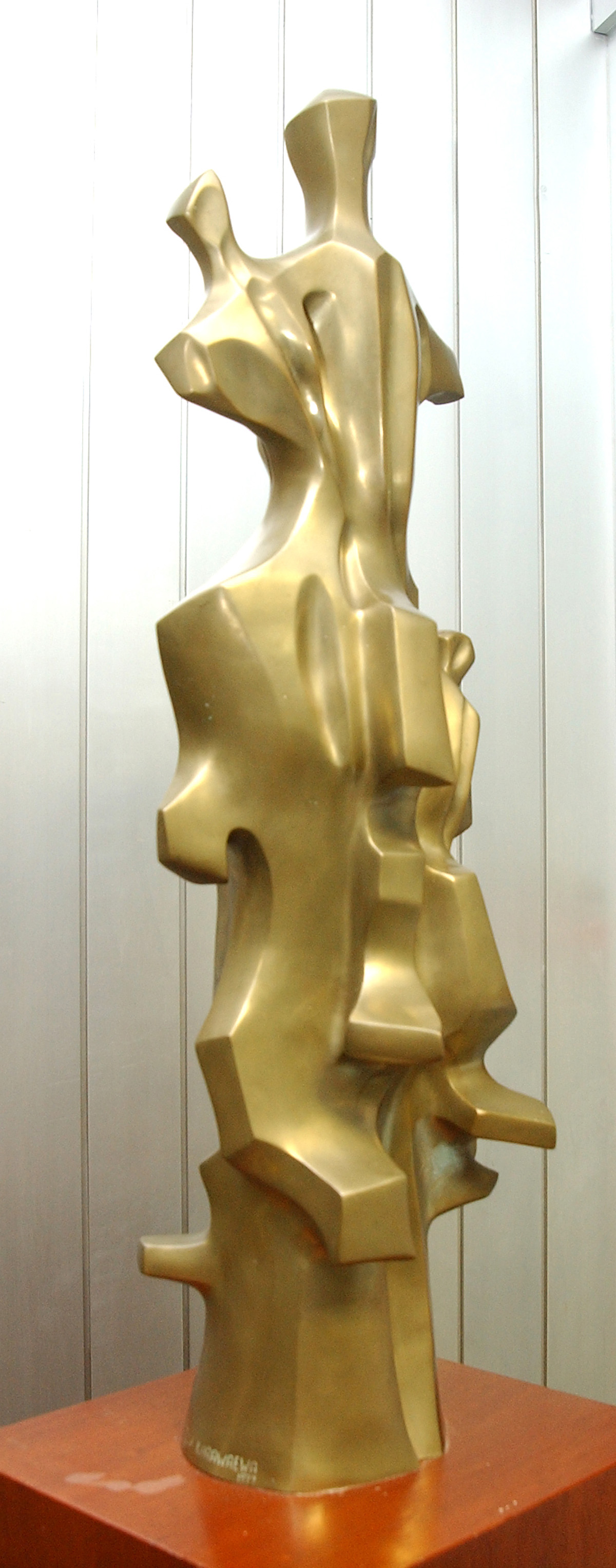 Escultura em bronze nsia de Saber <a style='float:right;color:#ccc' href='https://www3.al.sp.gov.br/repositorio/noticia/09-2008/Bellaobra2.jpg' target=_blank><i class='bi bi-zoom-in'></i> Clique para ver a imagem </a>