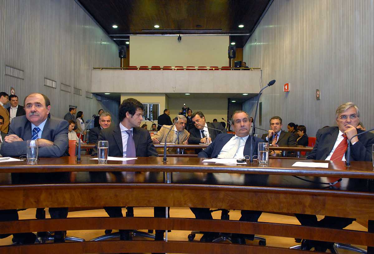 Parlamentares da Comisso de Transportes e Comunicaes da Alesp<a style='float:right;color:#ccc' href='https://www3.al.sp.gov.br/repositorio/noticia/09-2009/COMTRANSPDEPS13mmy.jpg' target=_blank><i class='bi bi-zoom-in'></i> Clique para ver a imagem </a>