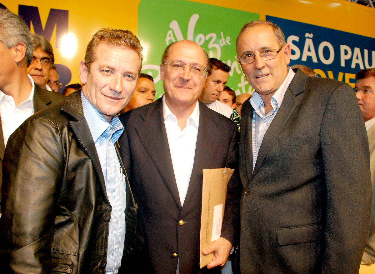 Ed Thomas, governador Geraldo Alckmin e o prefeito Furlan<a style='float:right;color:#ccc' href='https://www3.al.sp.gov.br/repositorio/noticia/09-2011/EDTHOMASFURLANf.jpg' target=_blank><i class='bi bi-zoom-in'></i> Clique para ver a imagem </a>