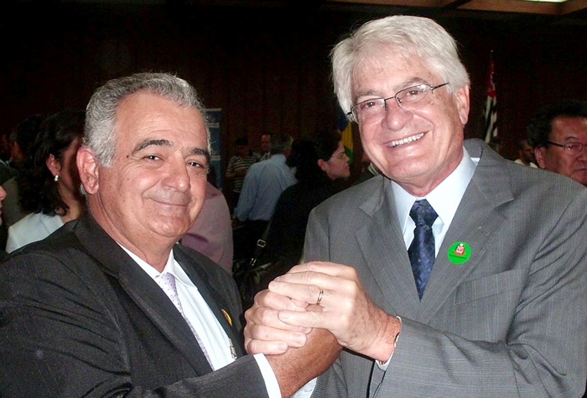 O prefeito Luiz Cunha e o deputado Roberto Engler<a style='float:right;color:#ccc' href='https://www3.al.sp.gov.br/repositorio/noticia/09-2011/ENGLERribeiraoCORRENTE.jpg' target=_blank><i class='bi bi-zoom-in'></i> Clique para ver a imagem </a>