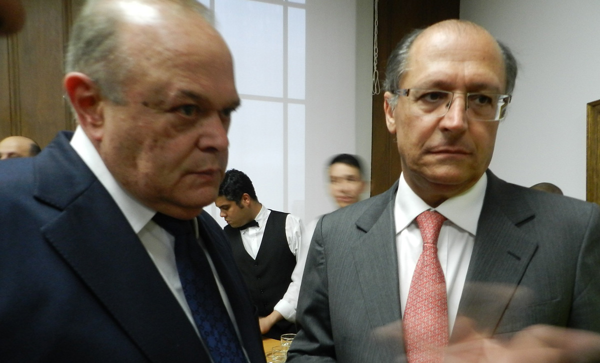 Luiz Carlos Gondim e o governador Alckmin<a style='float:right;color:#ccc' href='https://www3.al.sp.gov.br/repositorio/noticia/09-2011/GONDIMmotoboysW.jpg' target=_blank><i class='bi bi-zoom-in'></i> Clique para ver a imagem </a>