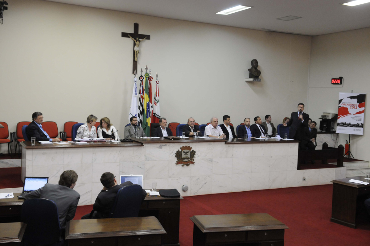 Audincia pblica na Cmara de So Jos do Rio Preto debate o Oramento 2012<a style='float:right;color:#ccc' href='https://www3.al.sp.gov.br/repositorio/noticia/09-2011/RIOPRETOmesa.jpg' target=_blank><i class='bi bi-zoom-in'></i> Clique para ver a imagem </a>