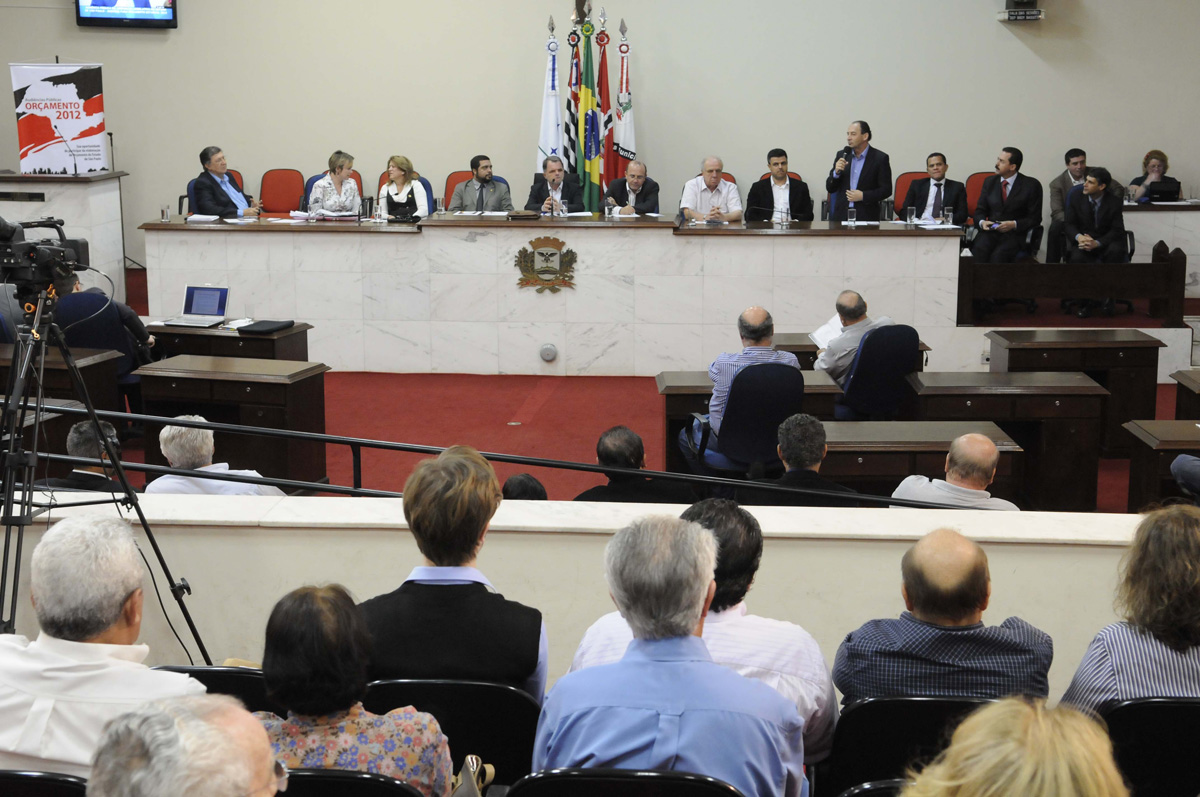 Oramento 2012 em debate na Cmara de So Jos do Rio Preto<a style='float:right;color:#ccc' href='https://www3.al.sp.gov.br/repositorio/noticia/09-2011/RIOPRETOmesa2.jpg' target=_blank><i class='bi bi-zoom-in'></i> Clique para ver a imagem </a>