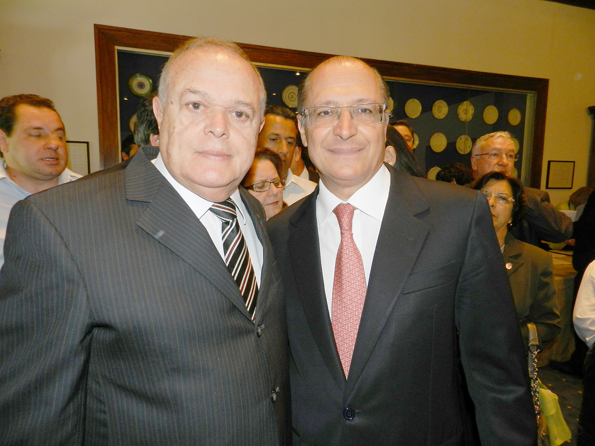 Gondim e Alckmin: verba para Mogi das Cruzes <a style='float:right;color:#ccc' href='https://www3.al.sp.gov.br/repositorio/noticia/10-2011/GONDIMsantacasamogi.JPG' target=_blank><i class='bi bi-zoom-in'></i> Clique para ver a imagem </a>