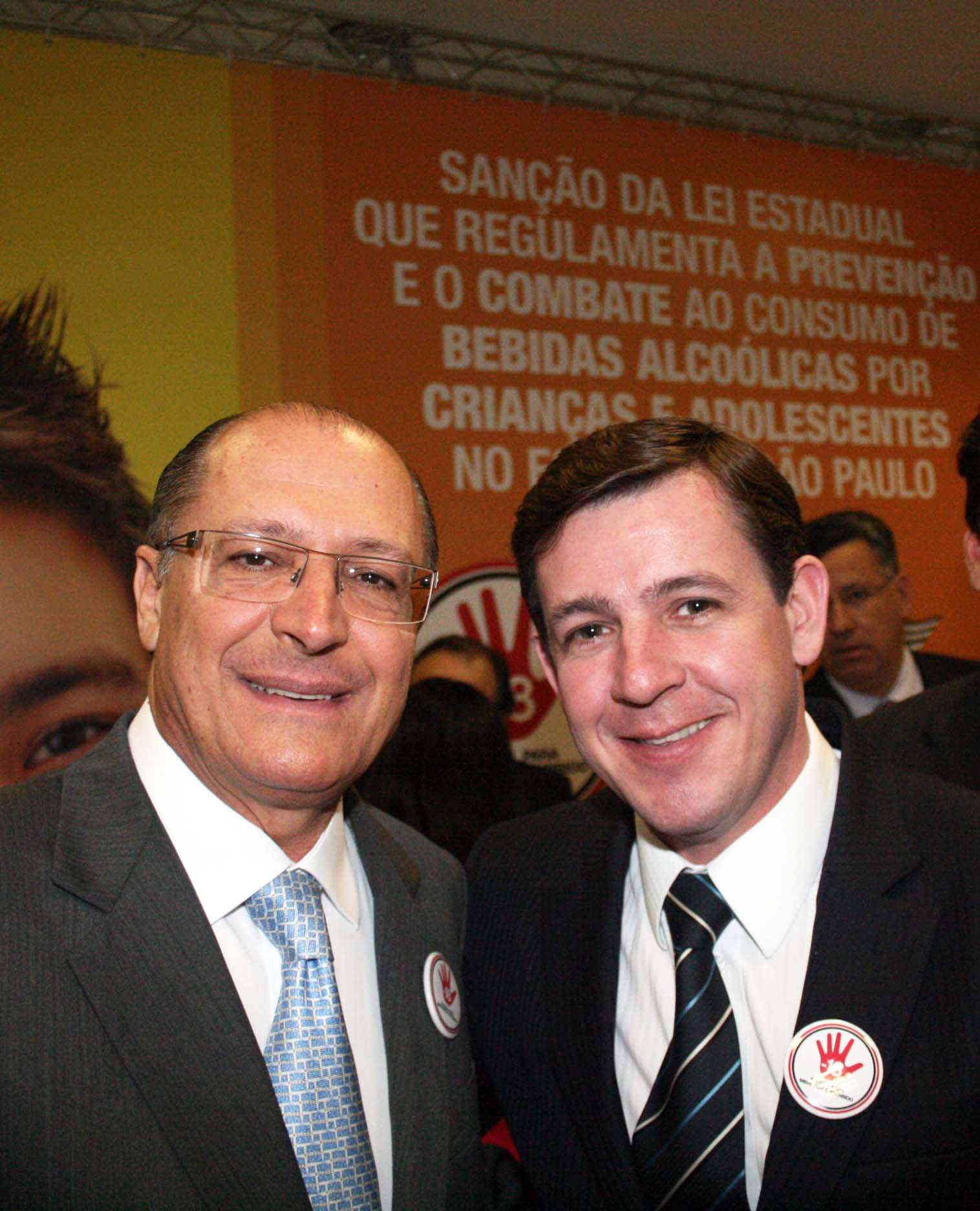 Geraldo Alckmin e Orlando Morando<a style='float:right;color:#ccc' href='https://www3.al.sp.gov.br/repositorio/noticia/10-2011/MORANDOcontraalcool.jpg' target=_blank><i class='bi bi-zoom-in'></i> Clique para ver a imagem </a>