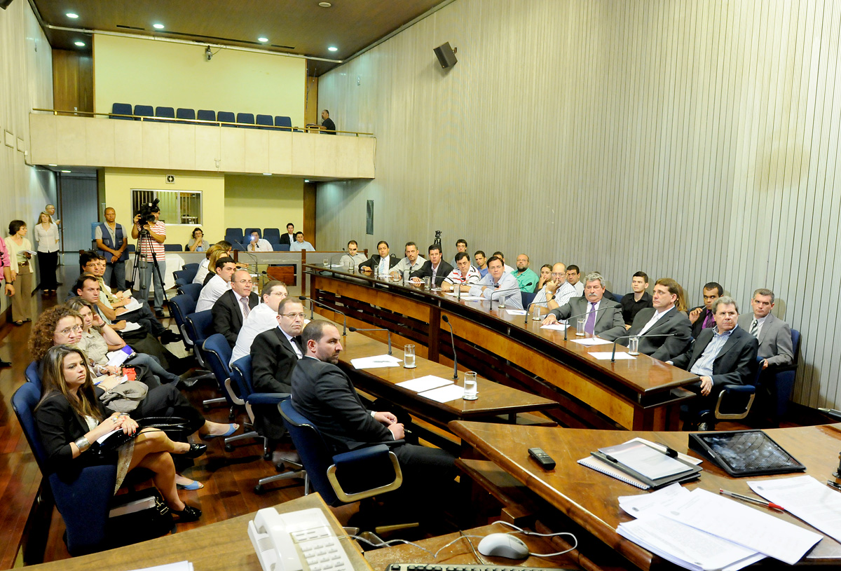 O debate contou com representantes de diversas cmaras municipais do Estado de So Paulo<a style='float:right;color:#ccc' href='https://www3.al.sp.gov.br/repositorio/noticia/10-2011/ReuniaoRedeLegislativa24out11Rob1.jpg' target=_blank><i class='bi bi-zoom-in'></i> Clique para ver a imagem </a>