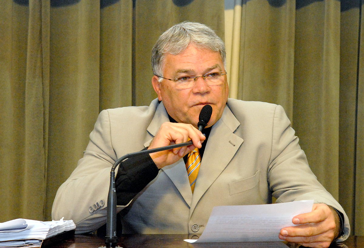 Jos Augusto preside CPI da CDHU<a style='float:right;color:#ccc' href='https://www3.al.sp.gov.br/repositorio/noticia/11-2009/CDHUJAUGUSTOmmy_.jpg' target=_blank><i class='bi bi-zoom-in'></i> Clique para ver a imagem </a>