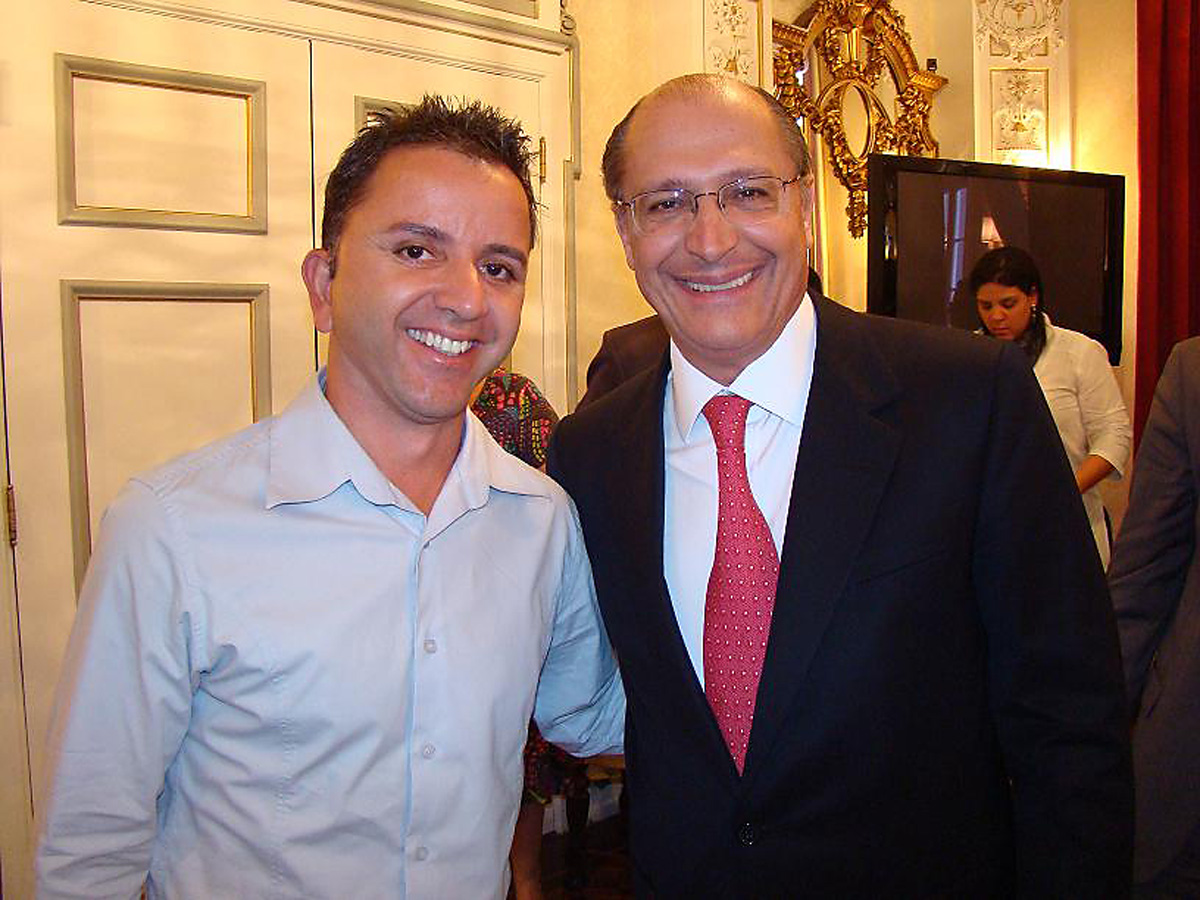 Luciano Batista e Geraldo Alckmin<a style='float:right;color:#ccc' href='https://www3.al.sp.gov.br/repositorio/noticia/11-2009/LUCIANOBATISTAPARQUE.jpg' target=_blank><i class='bi bi-zoom-in'></i> Clique para ver a imagem </a>