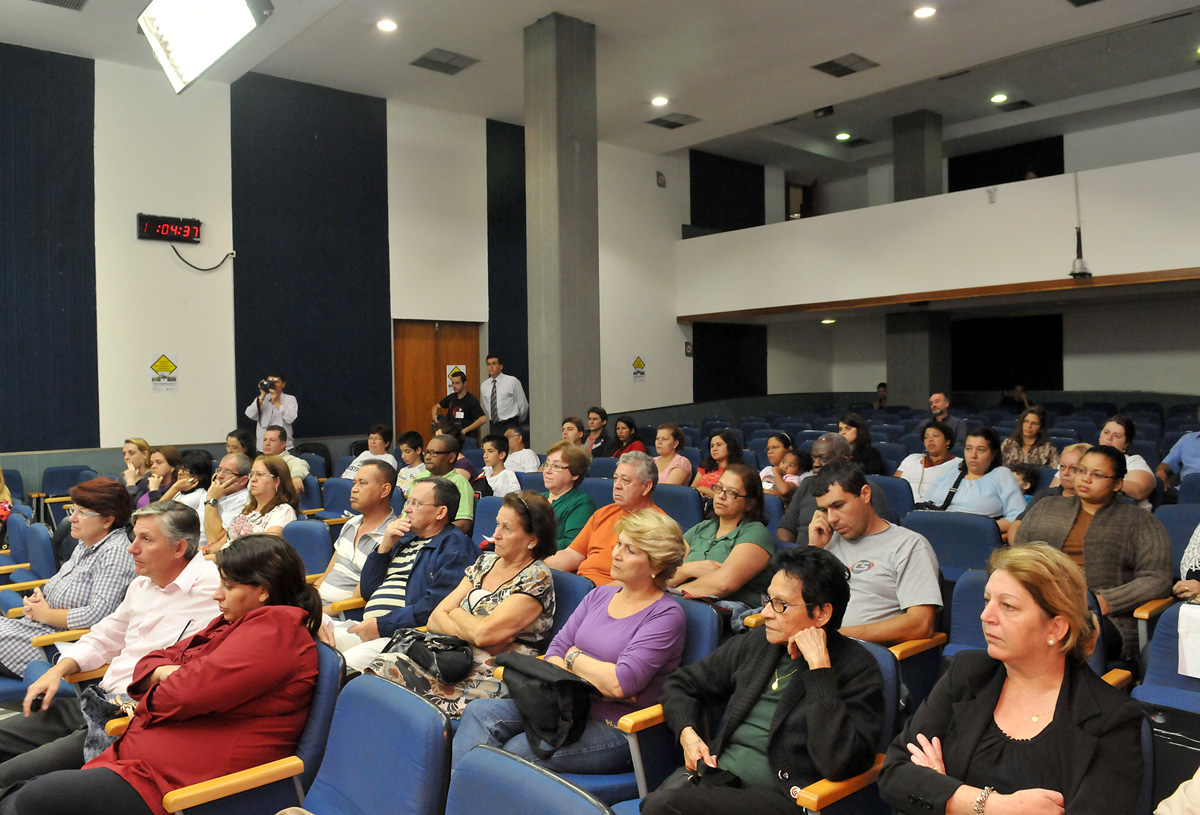 Representantes de moradores a participam dos debates no auditrio Franco Montoro<a style='float:right;color:#ccc' href='https://www3.al.sp.gov.br/repositorio/noticia/11-2011/CondBaraoMaua29nov11Marco2.JPG' target=_blank><i class='bi bi-zoom-in'></i> Clique para ver a imagem </a>