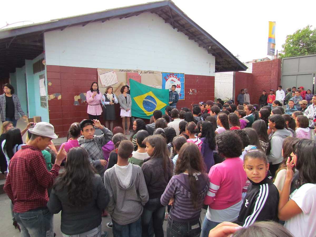 Heroilma fala aos alunos da escola<a style='float:right;color:#ccc' href='https://www3.al.sp.gov.br/repositorio/noticia/11-2011/HEROILMAeejardimamerica.jpg' target=_blank><i class='bi bi-zoom-in'></i> Clique para ver a imagem </a>