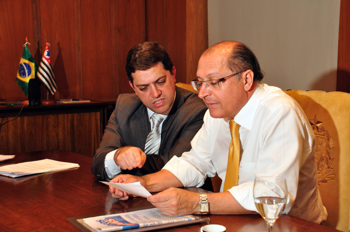 Marcos Neves e Alckmin<a style='float:right;color:#ccc' href='https://www3.al.sp.gov.br/repositorio/noticia/11-2011/MARCOSNEVESaudienciaalckimin.jpg' target=_blank><i class='bi bi-zoom-in'></i> Clique para ver a imagem </a>