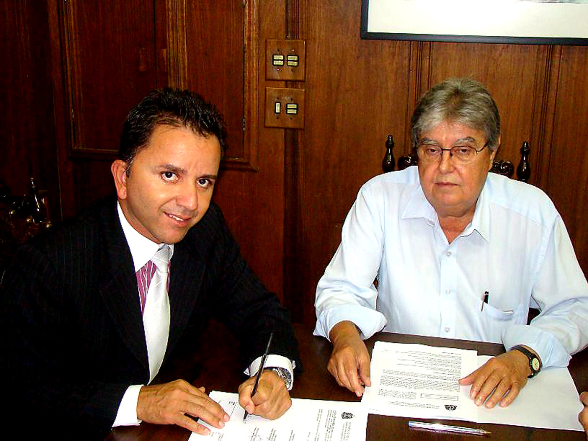 Luciano Batista e Tercio Garcia<a style='float:right;color:#ccc' href='https://www3.al.sp.gov.br/repositorio/noticia/12-2009/LUCIANOBATISTACONJUNTOHUMAITA.jpg' target=_blank><i class='bi bi-zoom-in'></i> Clique para ver a imagem </a>