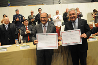 Geraldo Alckmin e Guilherme Afif Domingos<a style='float:right;color:#ccc' href='https://www3.al.sp.gov.br/repositorio/noticia/12-2010/ALCKMINafif3.jpg' target=_blank><i class='bi bi-zoom-in'></i> Clique para ver a imagem </a>