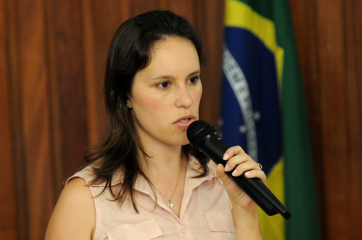 Juliana Ferreira, advogada do Instituto Brasileiro de Defesa do Consumidor (Idec)<a style='float:right;color:#ccc' href='https://www3.al.sp.gov.br/repositorio/noticia/12-2010/CPISegurancaAlimentarJulianaFerreiraROB.jpg' target=_blank><i class='bi bi-zoom-in'></i> Clique para ver a imagem </a>