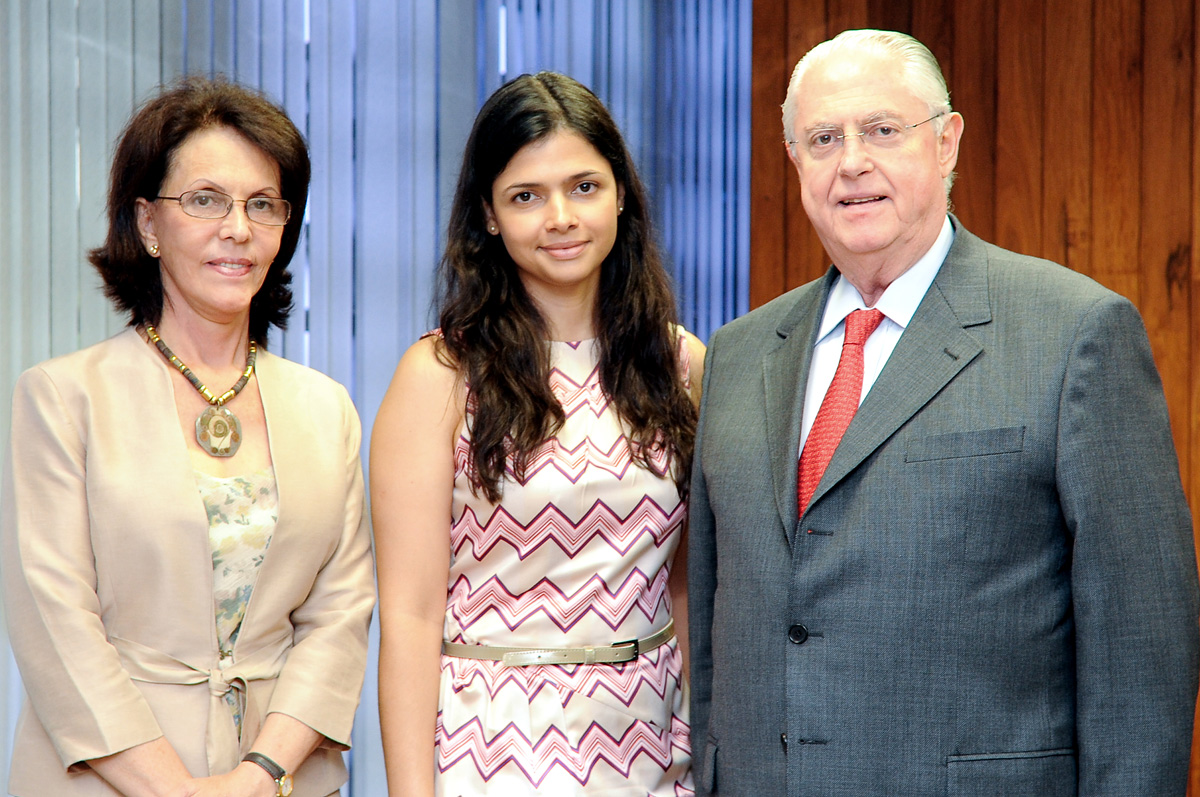 Dilma Pena, Juliana Limeira e Barros Munhoz<a style='float:right;color:#ccc' href='https://www3.al.sp.gov.br/repositorio/noticia/12-2010/DilmaPenaSecrSaneamEnergiaJulianaLimeiraePresMunhozMMY.jpg' target=_blank><i class='bi bi-zoom-in'></i> Clique para ver a imagem </a>