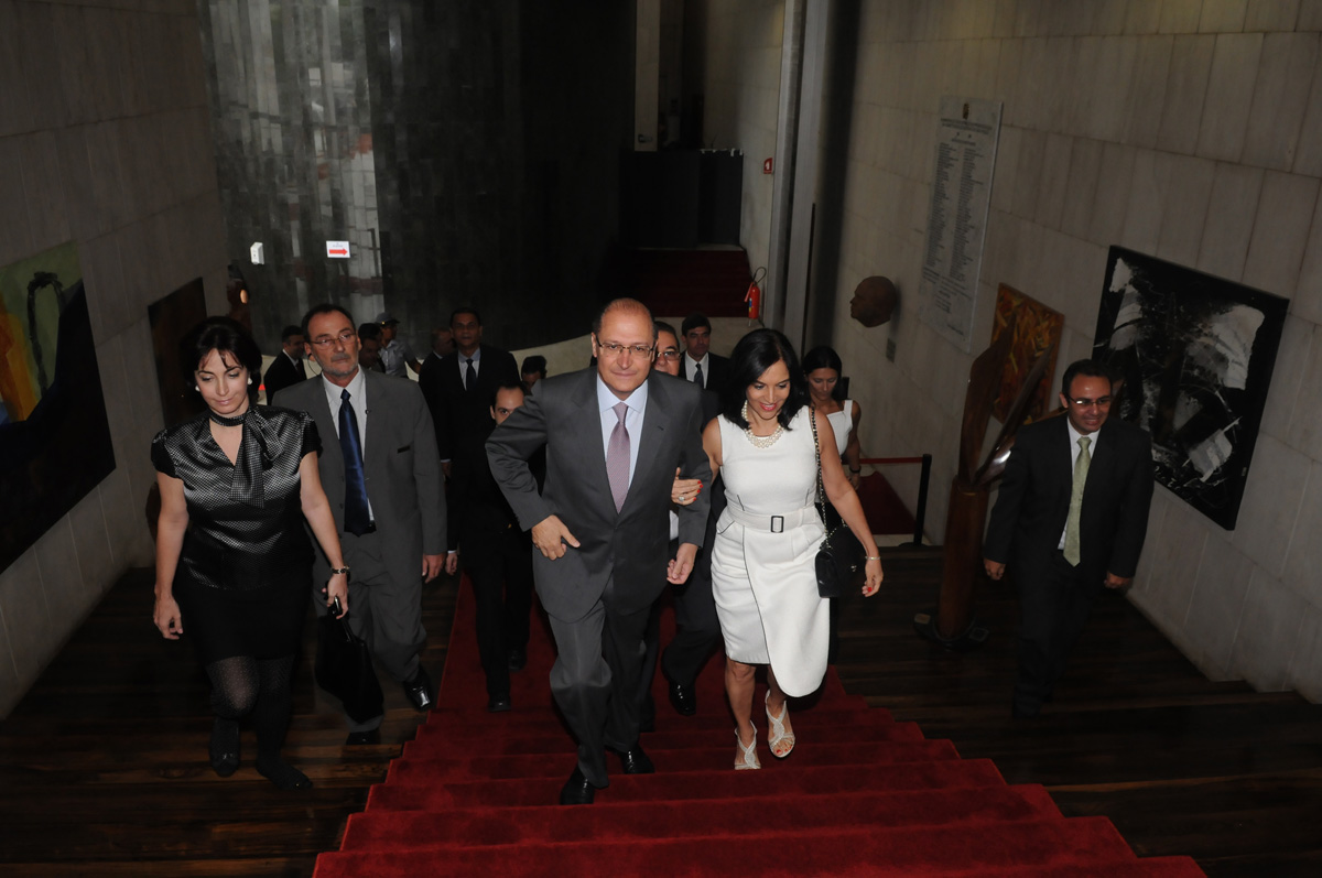 Chegada do governador eleito Geraldo Alckmin <a style='float:right;color:#ccc' href='https://www3.al.sp.gov.br/repositorio/noticia/12-2010/GOVERNADORCHEGA2.jpg' target=_blank><i class='bi bi-zoom-in'></i> Clique para ver a imagem </a>