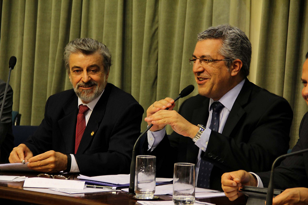 Marcos Martins e ministro Padilha<a style='float:right;color:#ccc' href='https://www3.al.sp.gov.br/repositorio/noticia/12-2011/MARCOSmartinsDROGASfoco.jpg' target=_blank><i class='bi bi-zoom-in'></i> Clique para ver a imagem </a>