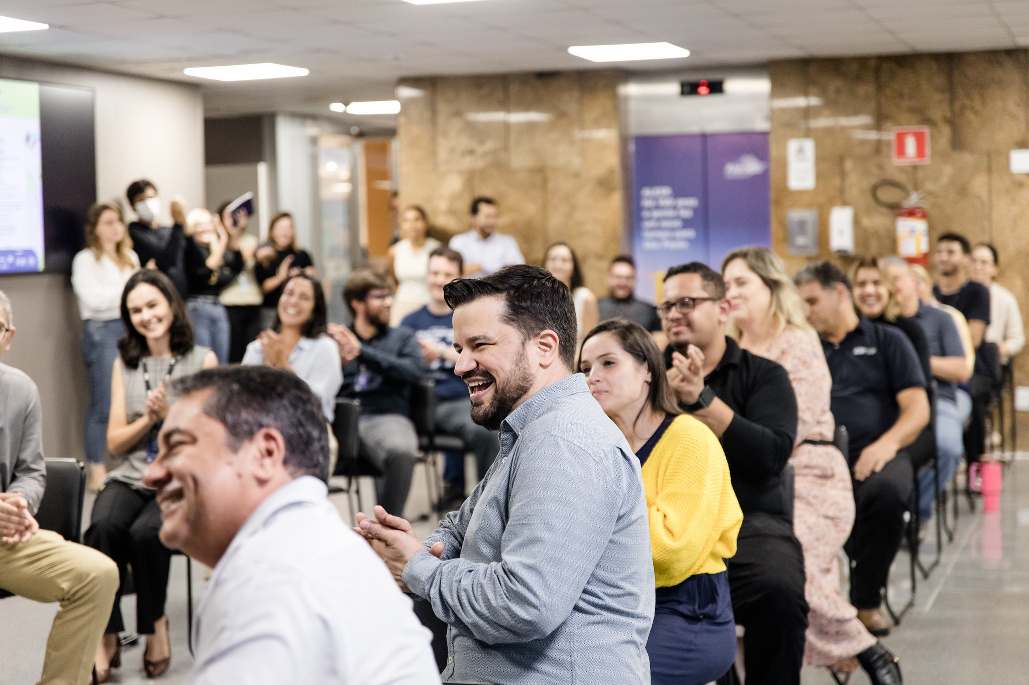 Servidores participam de momento de descontração<a style='float:right;color:#ccc' href='https://www3.al.sp.gov.br/repositorio/noticia/I-04-2025/fg344148.jpg' target=_blank><i class='bi bi-zoom-in'></i> Clique para ver a imagem </a>