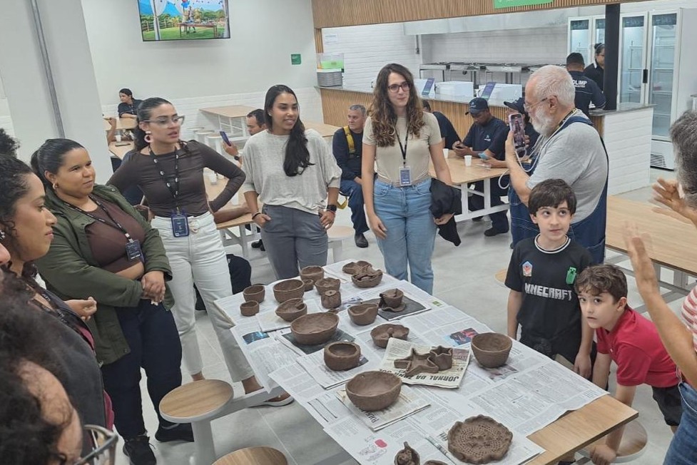 Oficina de cermica<a style='float:right;color:#ccc' href='https://www3.al.sp.gov.br/repositorio/noticia/I-10-2025/fg355640.jpeg' target=_blank><i class='bi bi-zoom-in'></i> Clique para ver a imagem </a>