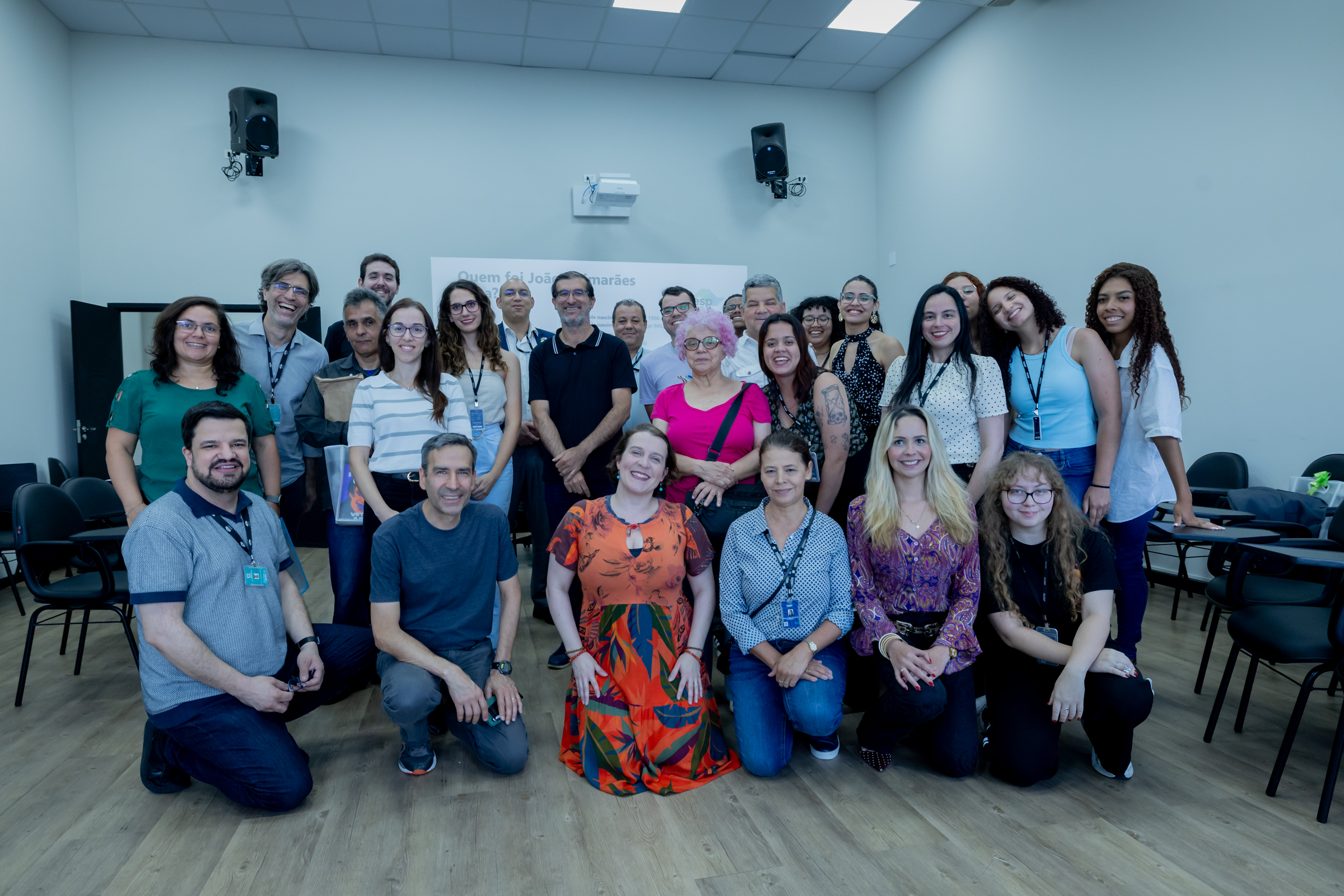 Leitores no ltimo encontro do Crculo de Leitura<a style='float:right' href='https://www3.al.sp.gov.br/repositorio/noticia/I-11-2025/fg357699.jpg' target=_blank><img src='/_img/material-file-download-white.png' width='14px' alt='Clique para baixar a imagem'></a>