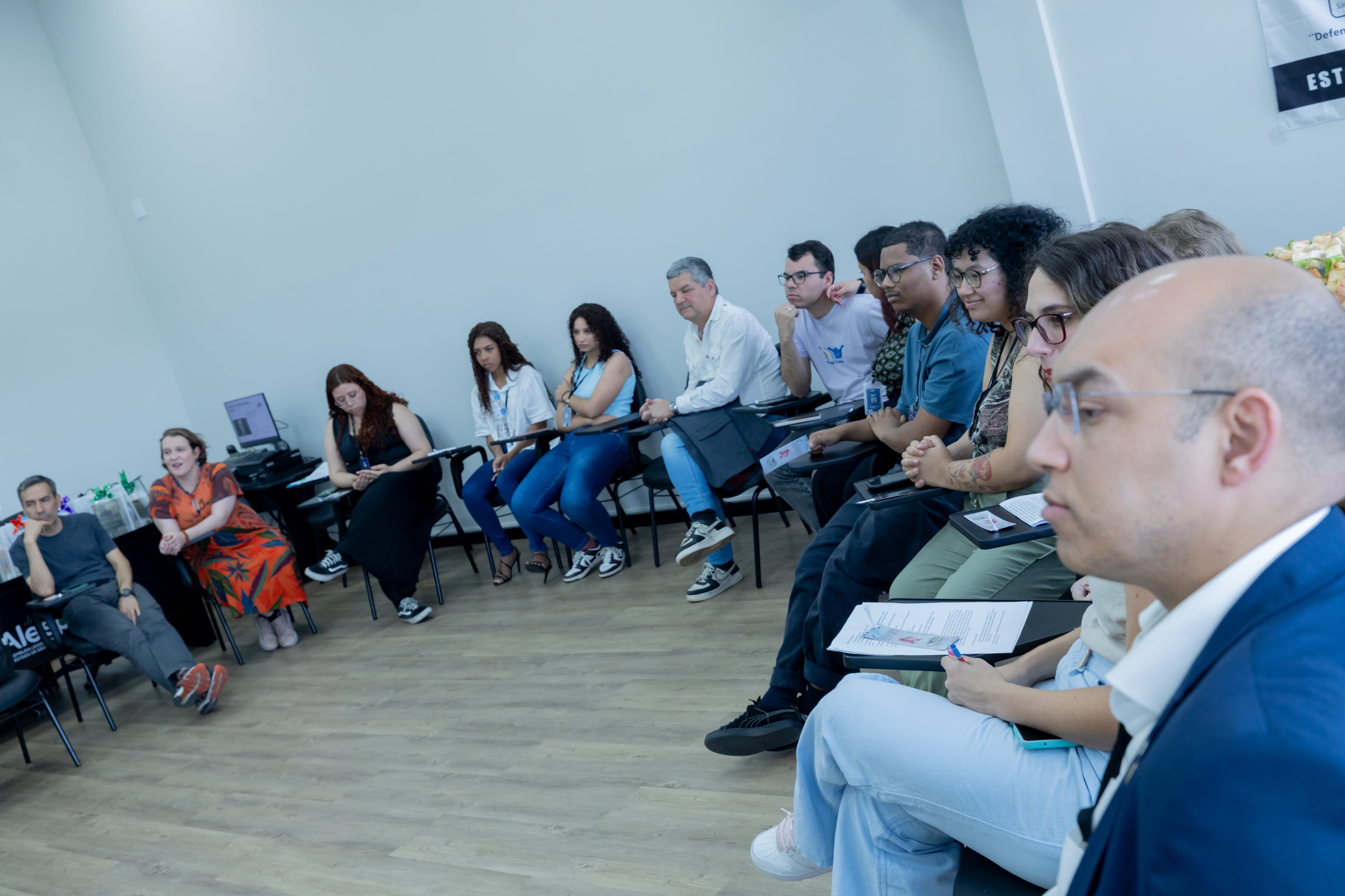 ltimo encontro do Crculo de Leitura<a style='float:right' href='https://www3.al.sp.gov.br/repositorio/noticia/I-11-2025/fg357719.jpg' target=_blank><img src='/_img/material-file-download-white.png' width='14px' alt='Clique para baixar a imagem'></a>