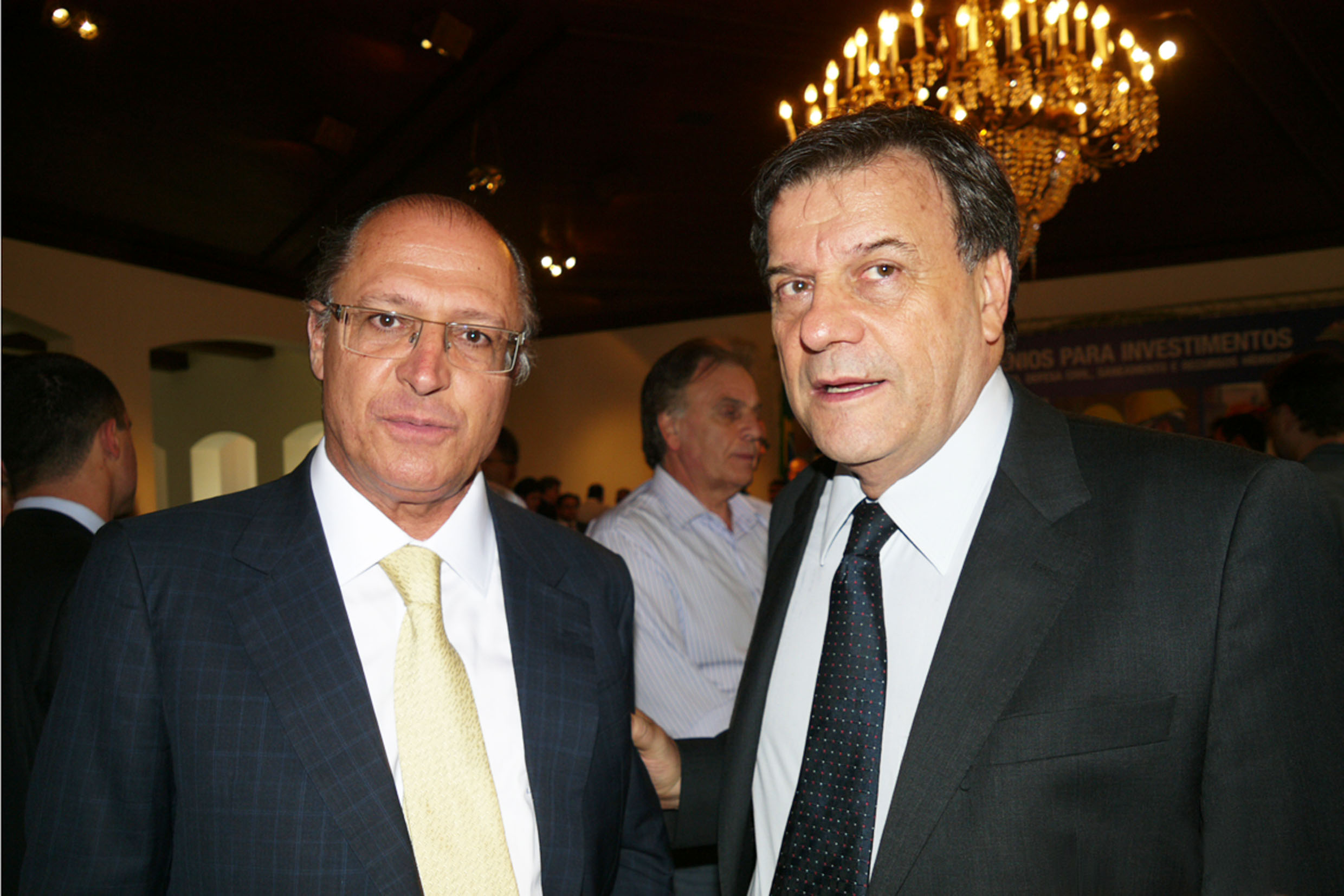 Geraldo Alckmin e Roberto Massafera<a style='float:right;color:#ccc' href='https://www3.al.sp.gov.br/repositorio/noticia/N-01-2014/fg157822.jpg' target=_blank><i class='bi bi-zoom-in'></i> Clique para ver a imagem </a>