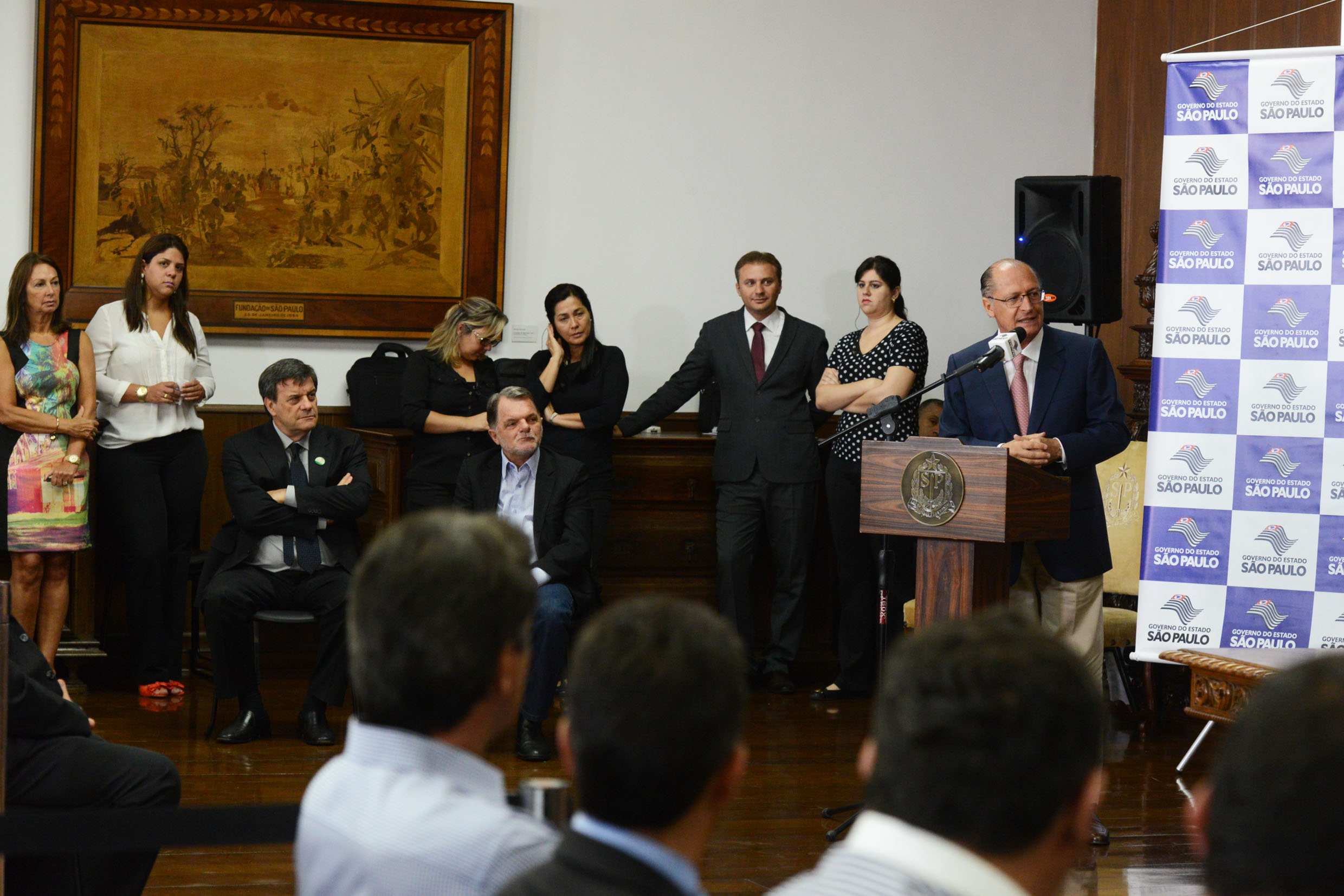 Deputados Roberto Massafera e Mauro Bragato acompanham discurso do Governador Geraldo Alckmin<a style='float:right;color:#ccc' href='https://www3.al.sp.gov.br/repositorio/noticia/N-01-2014/fg157900.jpg' target=_blank><i class='bi bi-zoom-in'></i> Clique para ver a imagem </a>