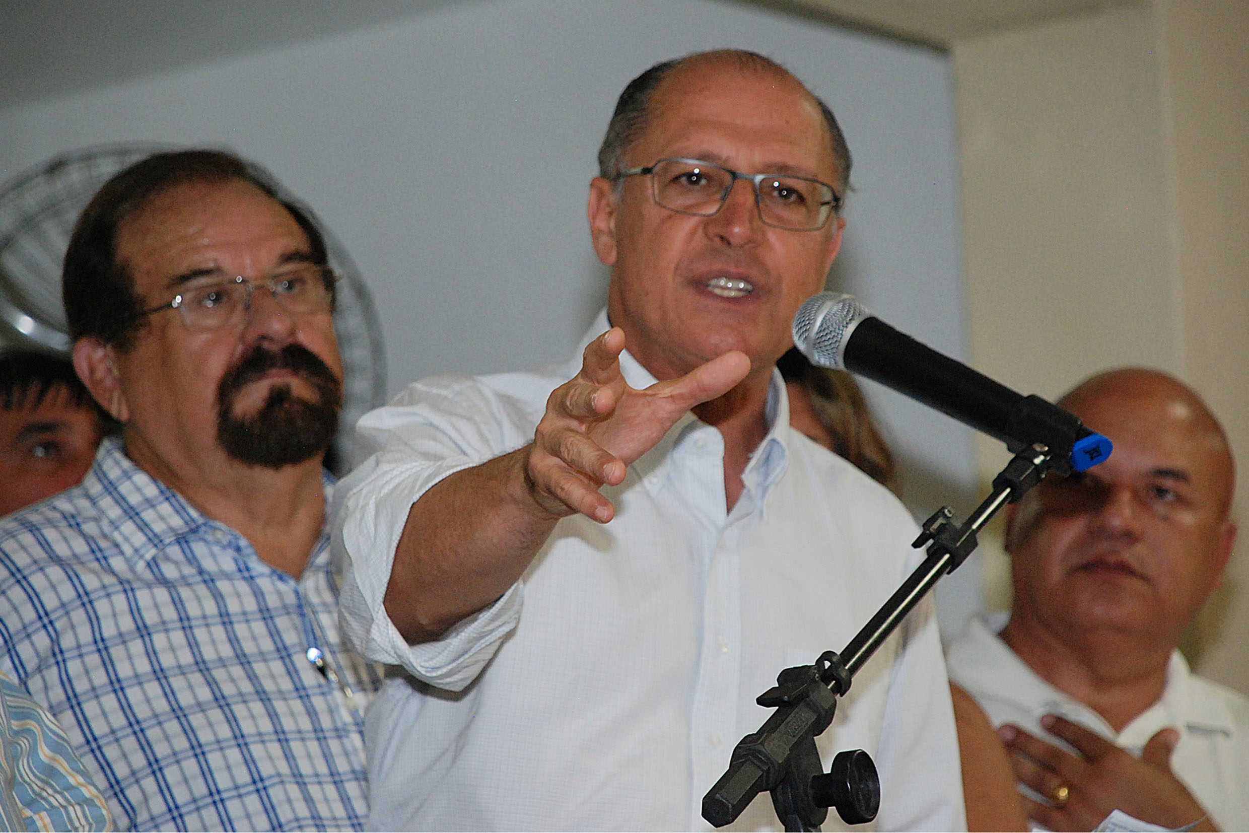 Aldo Demarchi, Geraldo Alckmin e Osvaldo Vergnio<a style='float:right;color:#ccc' href='https://www3.al.sp.gov.br/repositorio/noticia/N-01-2014/fg158085.jpg' target=_blank><i class='bi bi-zoom-in'></i> Clique para ver a imagem </a>