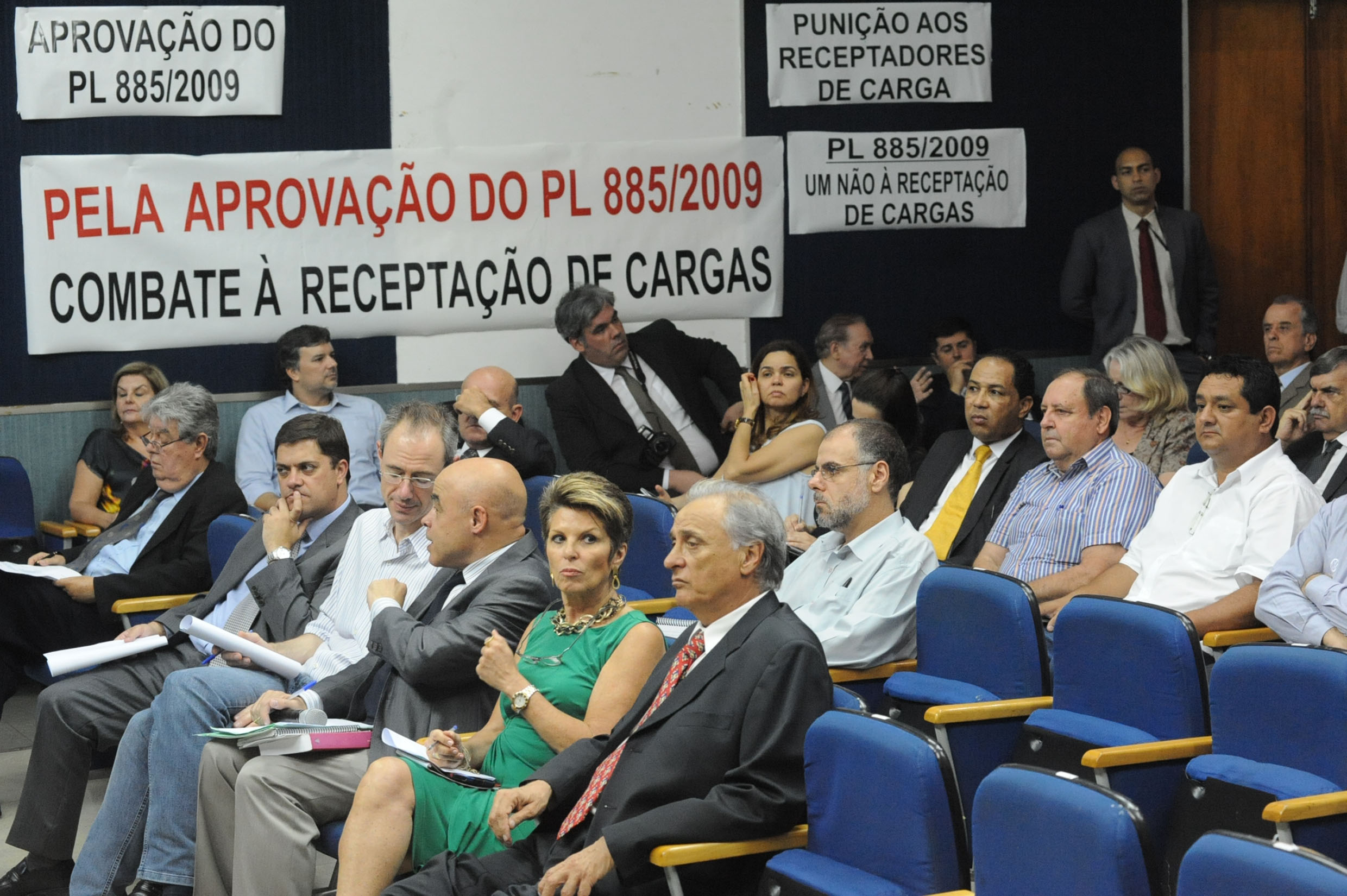 Pblico acompanha debates no auditrio Franco Montoro<a style='float:right;color:#ccc' href='https://www3.al.sp.gov.br/repositorio/noticia/N-01-2014/fg158151.jpg' target=_blank><i class='bi bi-zoom-in'></i> Clique para ver a imagem </a>