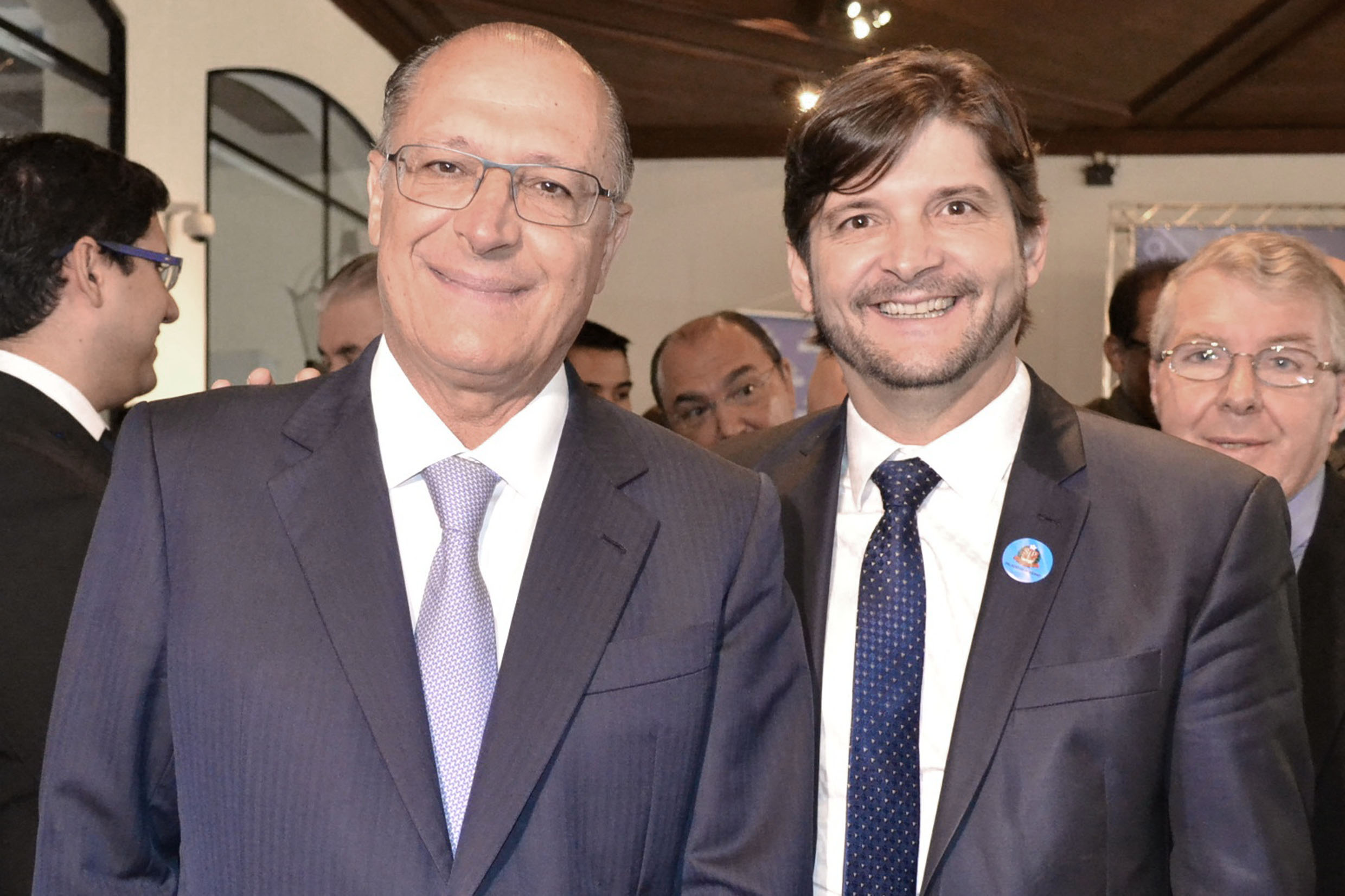 Geraldo Alckmin e Andr do Prado<a style='float:right;color:#ccc' href='https://www3.al.sp.gov.br/repositorio/noticia/N-01-2016/fg183484.jpg' target=_blank><i class='bi bi-zoom-in'></i> Clique para ver a imagem </a>