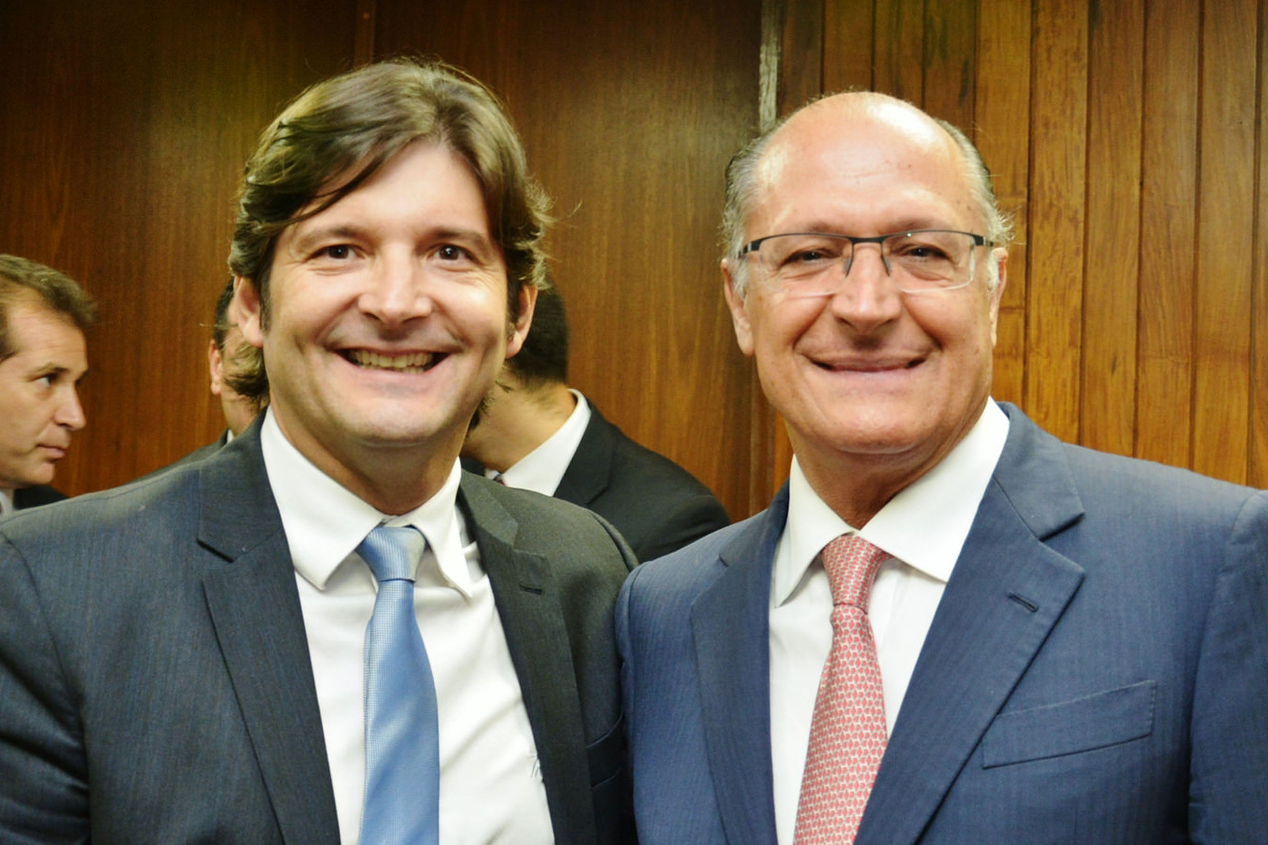 Andr do Prado e Geraldo Alckmin<a style='float:right;color:#ccc' href='https://www3.al.sp.gov.br/repositorio/noticia/N-01-2018/fg216179.jpg' target=_blank><i class='bi bi-zoom-in'></i> Clique para ver a imagem </a>