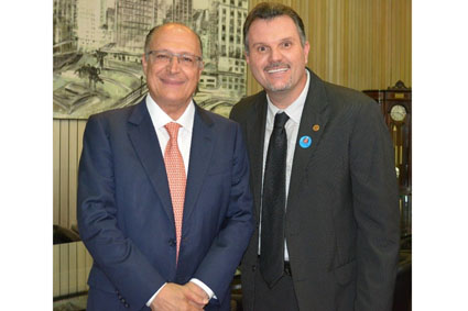 Geraldo Alckmin e Junior Aprillanti<a style='float:right;color:#ccc' href='https://www3.al.sp.gov.br/repositorio/noticia/N-01-2018/fg216283.jpg' target=_blank><i class='bi bi-zoom-in'></i> Clique para ver a imagem </a>