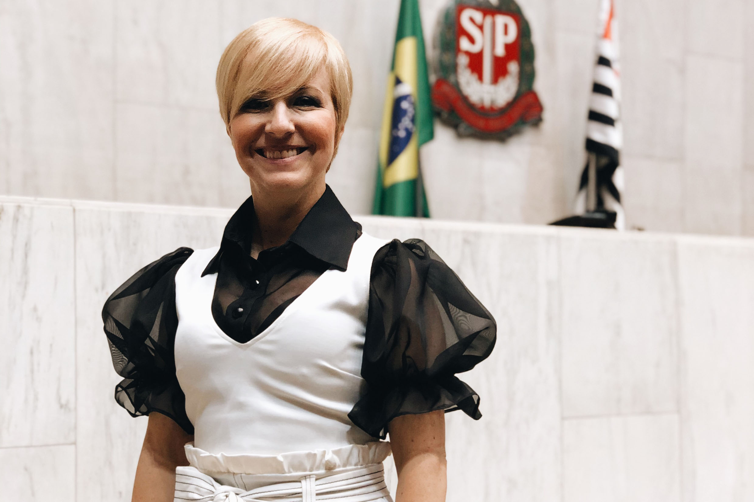 Dra. Damaris Moura<a style='float:right' href='https://www3.al.sp.gov.br/repositorio/noticia/N-01-2021/fg259961.jpg' target=_blank><img src='/_img/material-file-download-white.png' width='14px' alt='Clique para baixar a imagem'></a>
