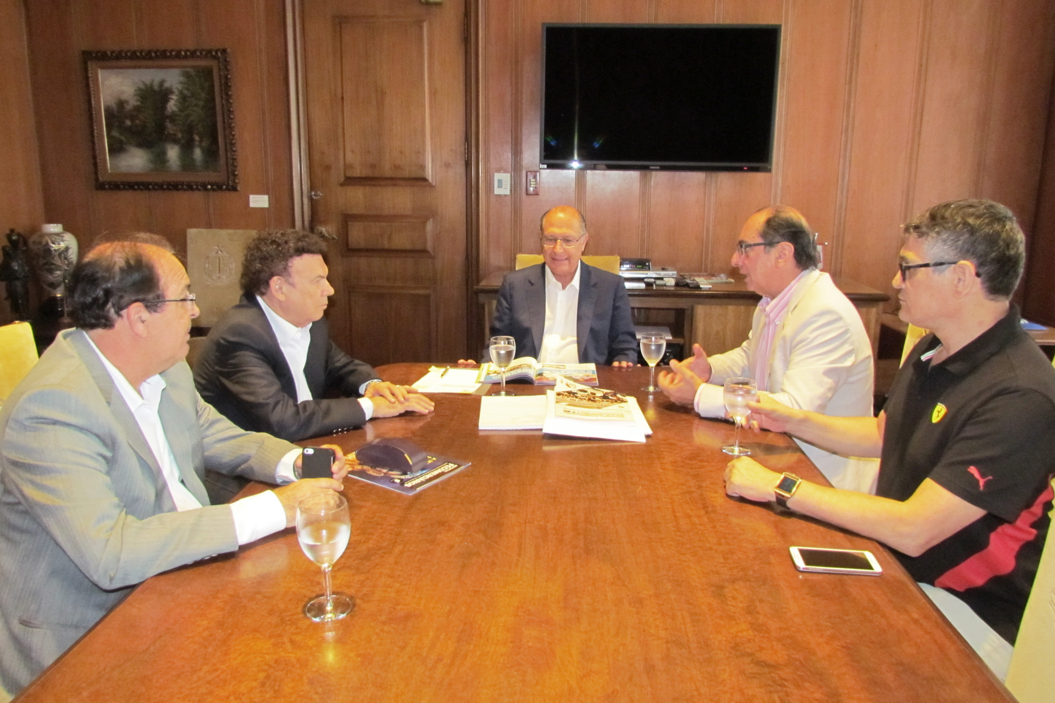 Campos Machado visita ex-governador de SP<a style='float:right;color:#ccc' href='https://www3.al.sp.gov.br/repositorio/noticia/N-01-2024/fg316746.jpg' target=_blank><i class='bi bi-zoom-in'></i> Clique para ver a imagem </a>