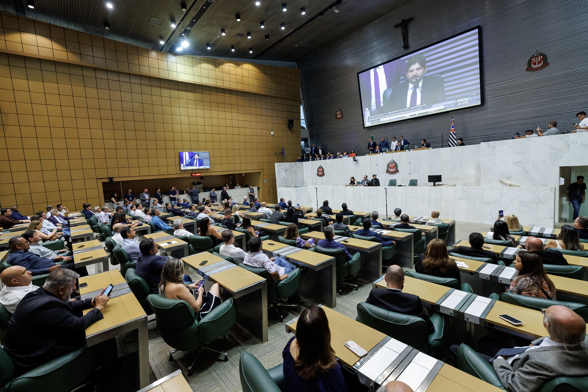 Parlamentares ocupam vagas de prefeitos eleitos<a style='float:right;color:#ccc' href='https://www3.al.sp.gov.br/repositorio/noticia/N-01-2025/fg339461.jpg' target=_blank><i class='bi bi-zoom-in'></i> Clique para ver a imagem </a>