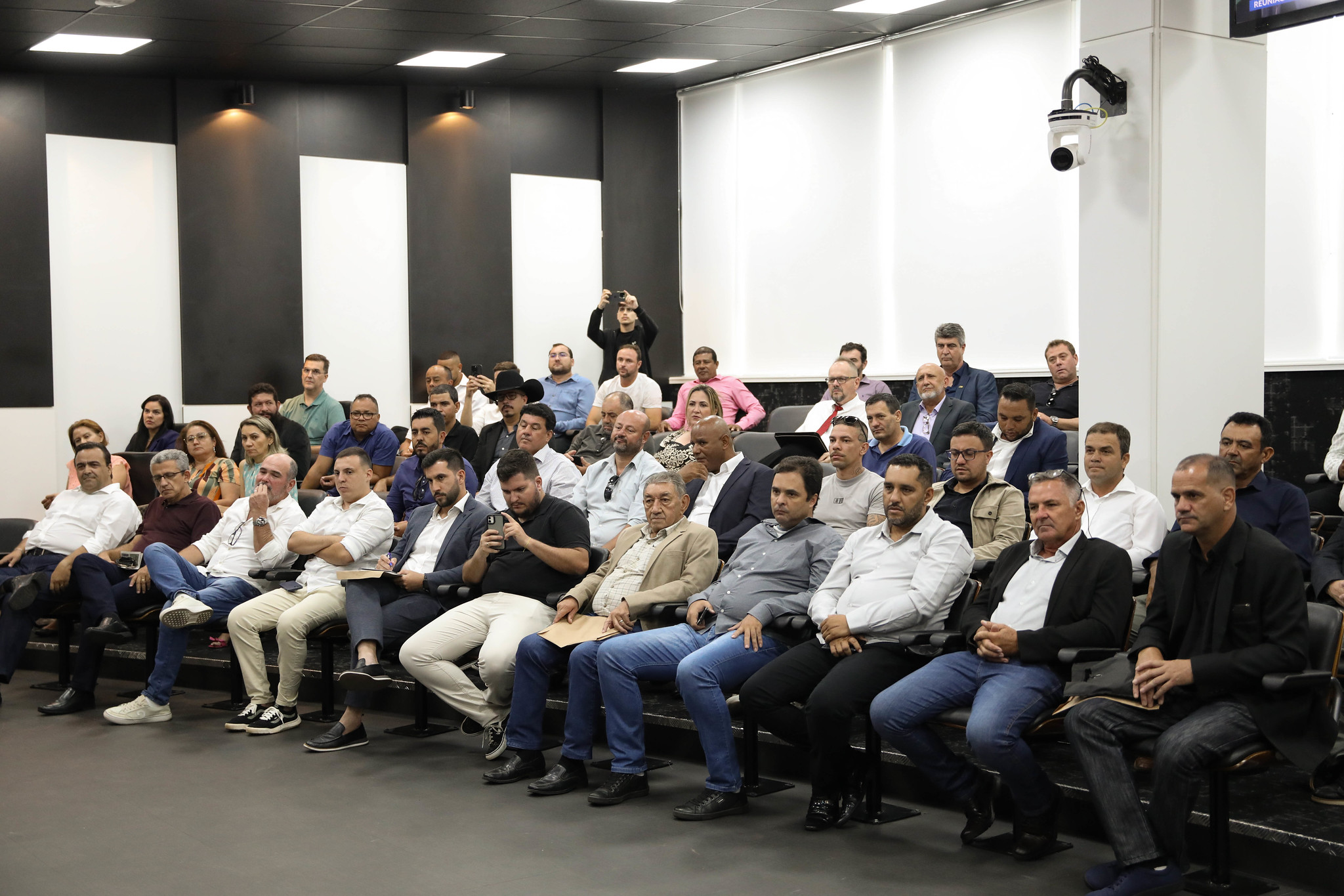 Prefeitos tiram dúvidas sobre o FID<a style='float:right;color:#ccc' href='https://www3.al.sp.gov.br/repositorio/noticia/N-01-2025/fg339739.jpg' target=_blank><i class='bi bi-zoom-in'></i> Clique para ver a imagem </a>