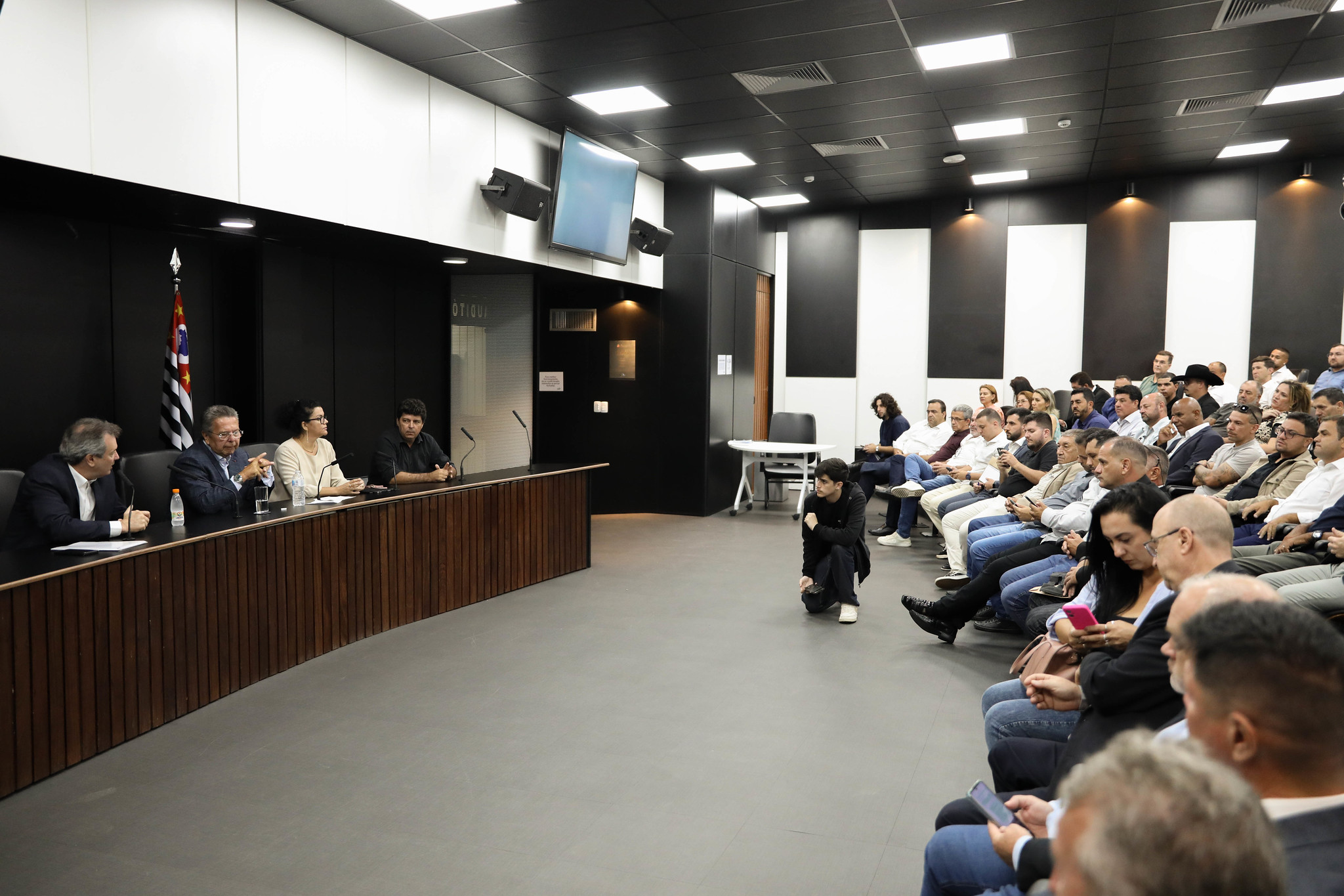 FID irá beneficiar quase 300 projetos<a style='float:right;color:#ccc' href='https://www3.al.sp.gov.br/repositorio/noticia/N-01-2025/fg339742.jpg' target=_blank><i class='bi bi-zoom-in'></i> Clique para ver a imagem </a>