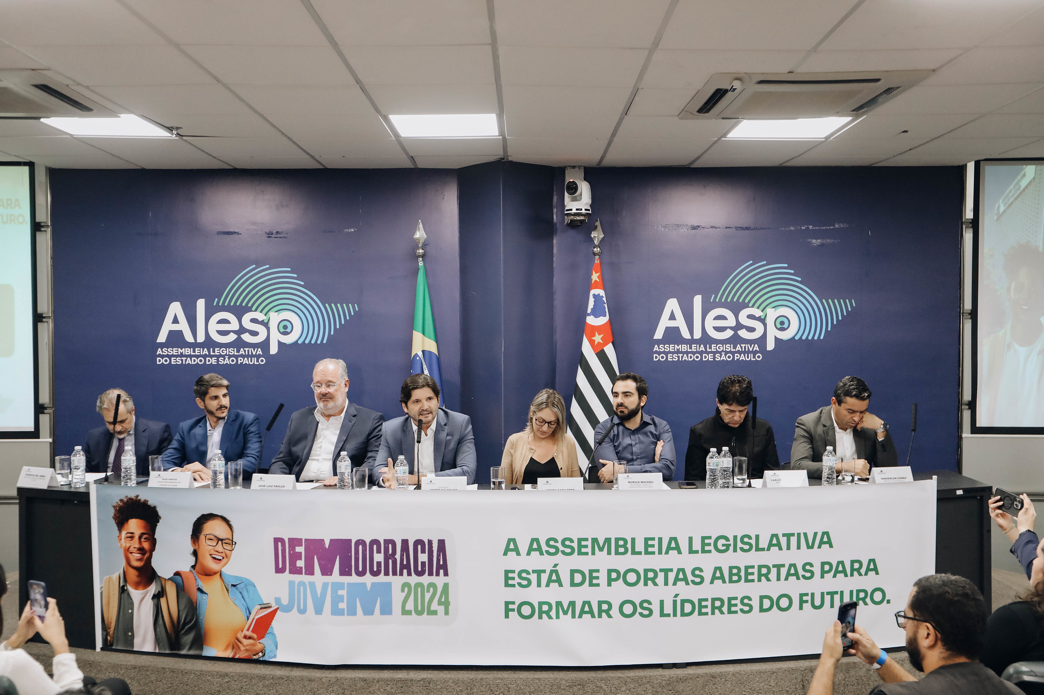 Lançamento aconteceu no dia 15 de maio<a style='float:right;color:#ccc' href='https://www3.al.sp.gov.br/repositorio/noticia/N-01-2025/fg339779.jpg' target=_blank><i class='bi bi-zoom-in'></i> Clique para ver a imagem </a>
