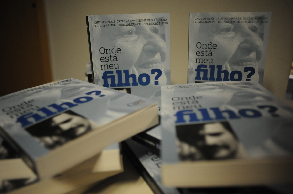 Livro 'Onde Est Meu Filho'<a style='float:right;color:#ccc' href='https://www3.al.sp.gov.br/repositorio/noticia/N-02-2013/fg121412.jpg' target=_blank><i class='bi bi-zoom-in'></i> Clique para ver a imagem </a>
