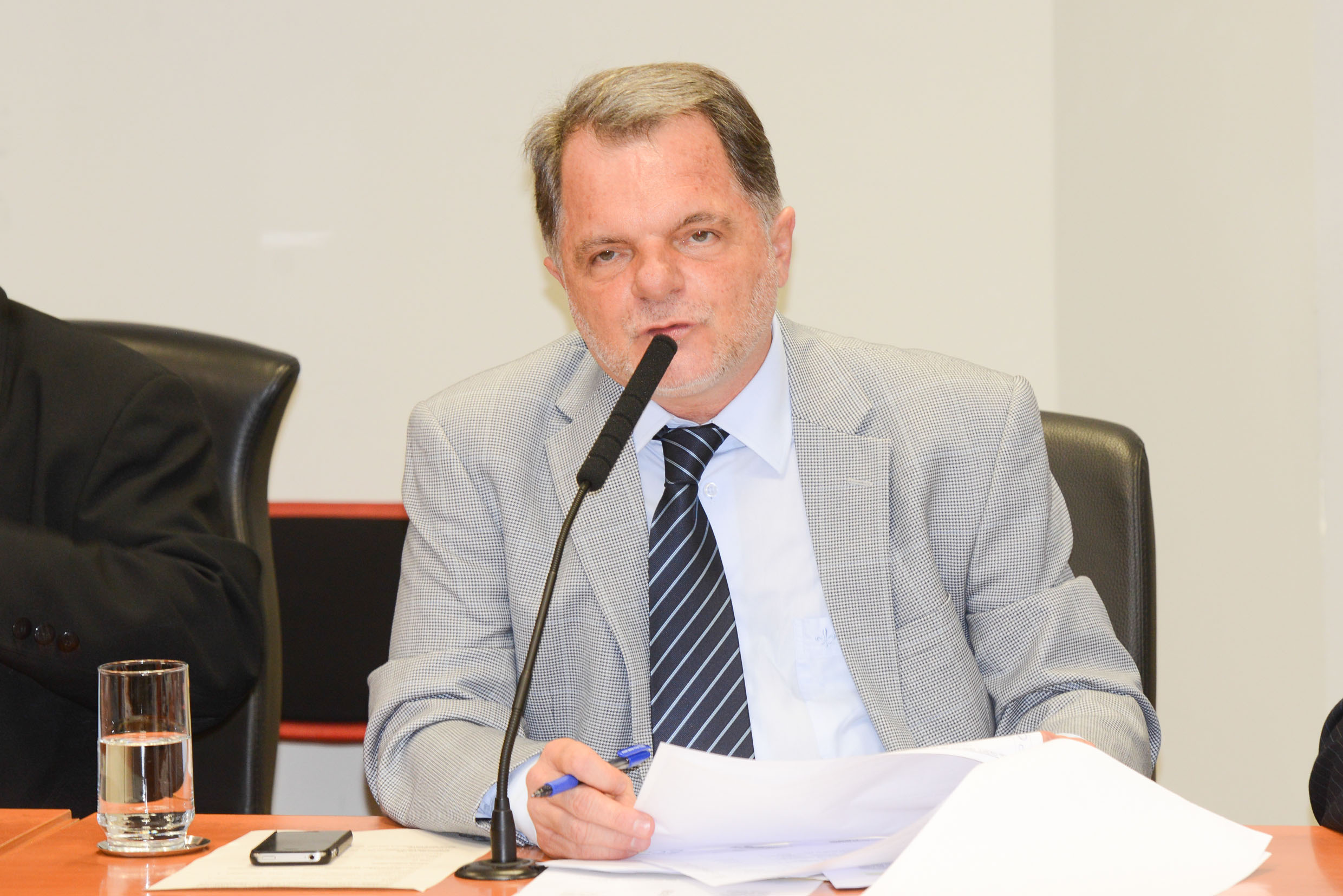 Deputado Mauro Bragato na presidncia da Comisso de Finanas, Oramento e Planejamento da Assembleia <a style='float:right;color:#ccc' href='https://www3.al.sp.gov.br/repositorio/noticia/N-02-2014/fg158354.jpg' target=_blank><i class='bi bi-zoom-in'></i> Clique para ver a imagem </a>