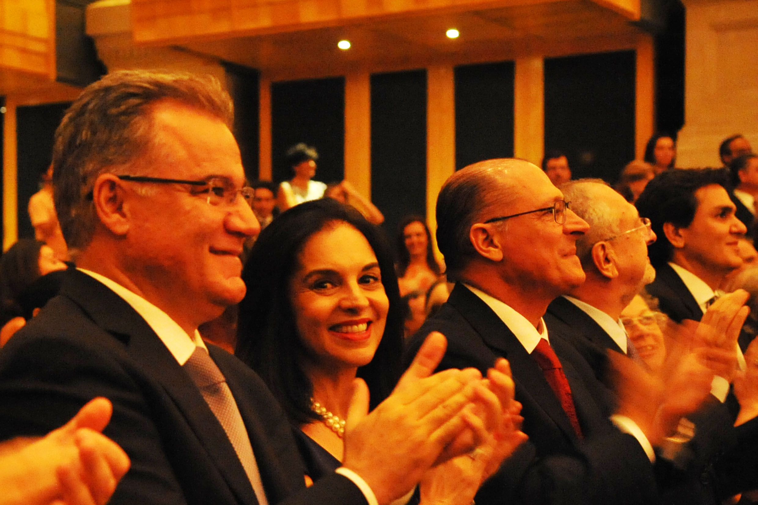 Samuel Moreira, Lu Alckmin e Geraldo Alckmin<a style='float:right;color:#ccc' href='https://www3.al.sp.gov.br/repositorio/noticia/N-02-2014/fg158375.jpg' target=_blank><i class='bi bi-zoom-in'></i> Clique para ver a imagem </a>