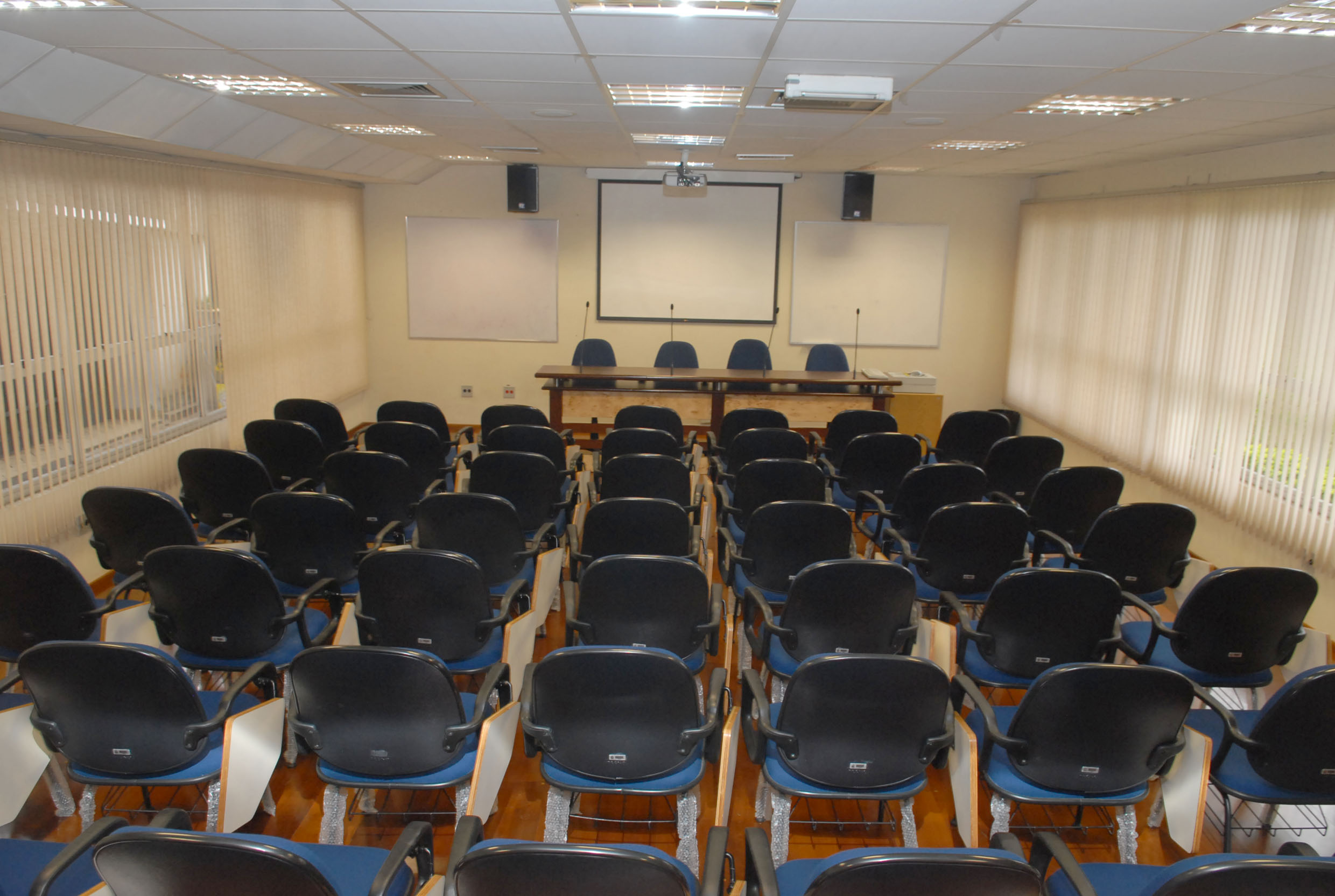 Sala de aula do instituto<a style='float:right;color:#ccc' href='https://www3.al.sp.gov.br/repositorio/noticia/N-02-2014/fg158642.jpg' target=_blank><i class='bi bi-zoom-in'></i> Clique para ver a imagem </a>