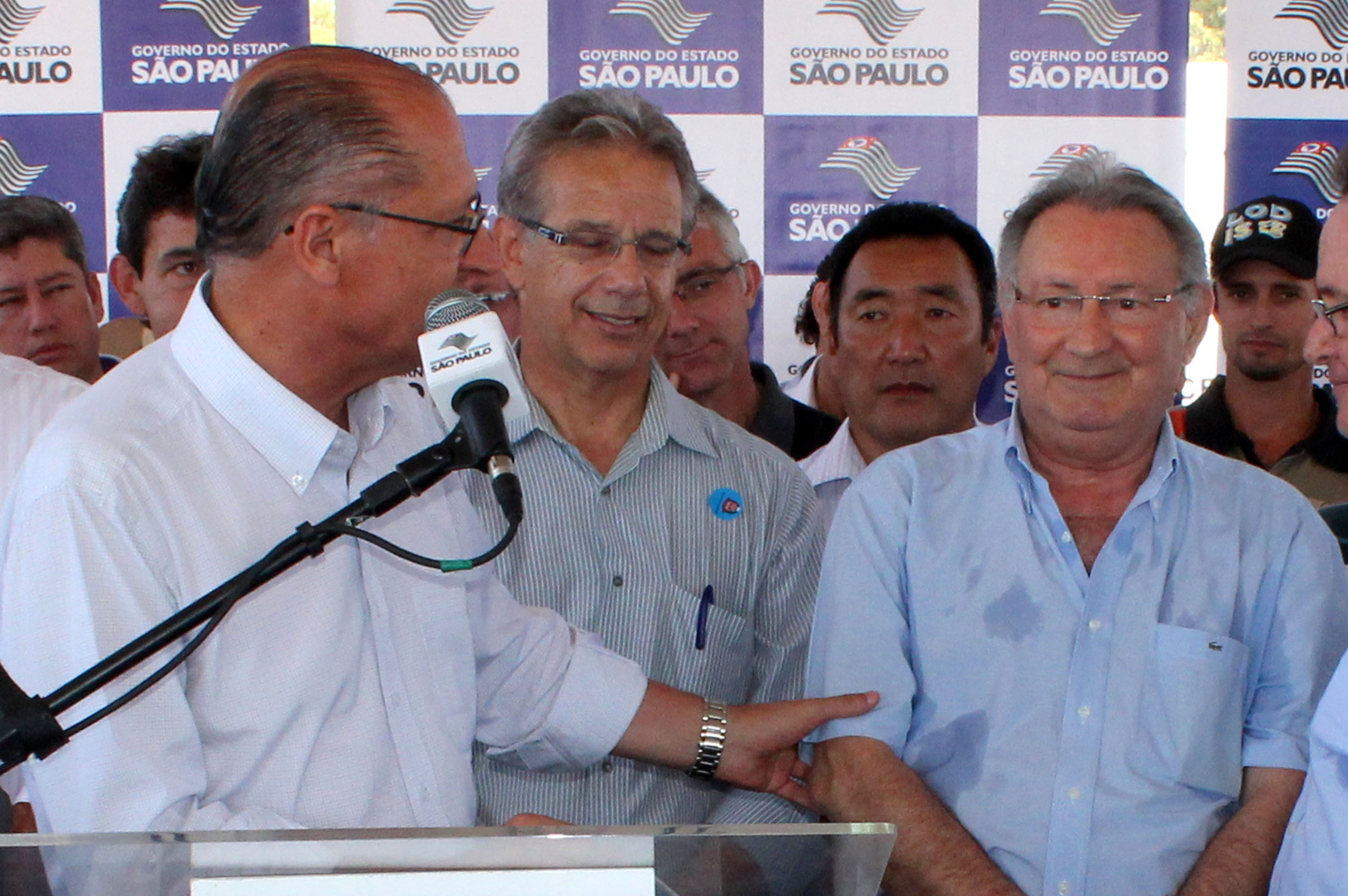 Geraldo Alckmin e Dr. Ulysses em Capo Bonito<a style='float:right;color:#ccc' href='https://www3.al.sp.gov.br/repositorio/noticia/N-02-2014/fg158648.jpg' target=_blank><i class='bi bi-zoom-in'></i> Clique para ver a imagem </a>