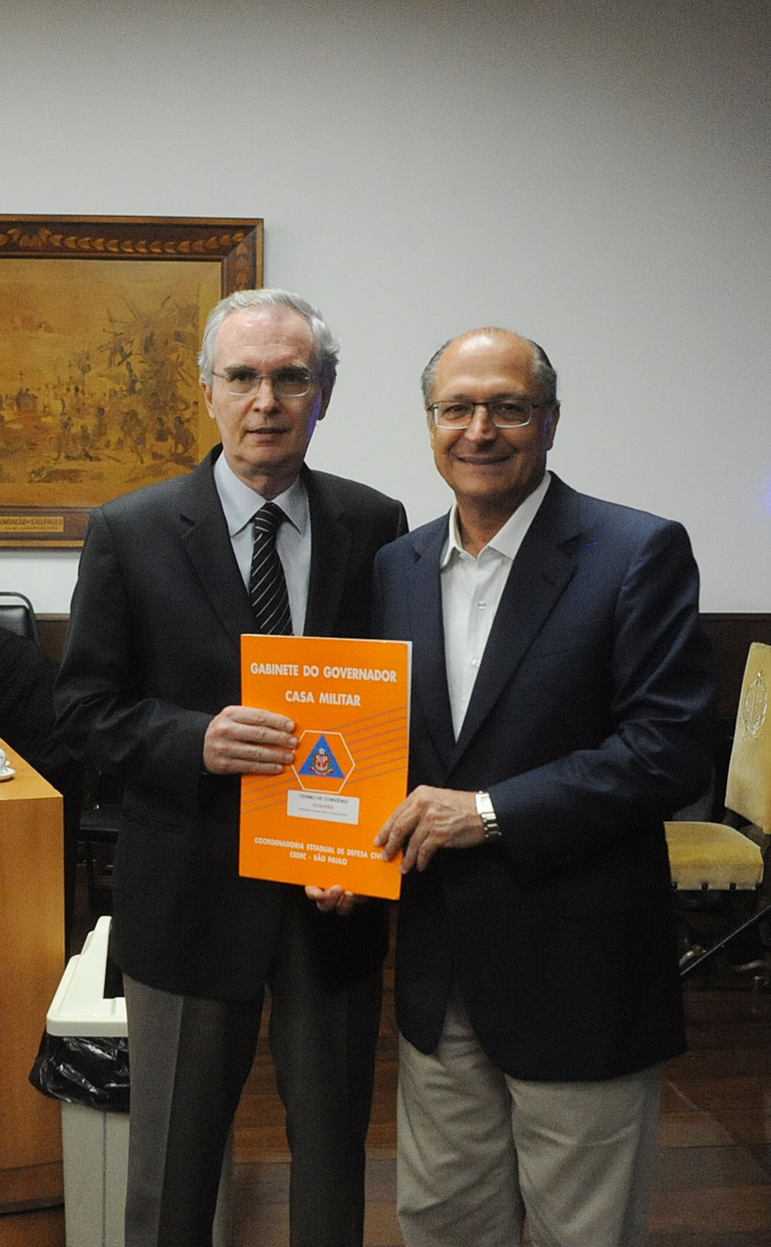 Francisco Dias Manano Jr e Geraldo Alckmin<a style='float:right;color:#ccc' href='https://www3.al.sp.gov.br/repositorio/noticia/N-02-2014/fg158961.jpg' target=_blank><i class='bi bi-zoom-in'></i> Clique para ver a imagem </a>