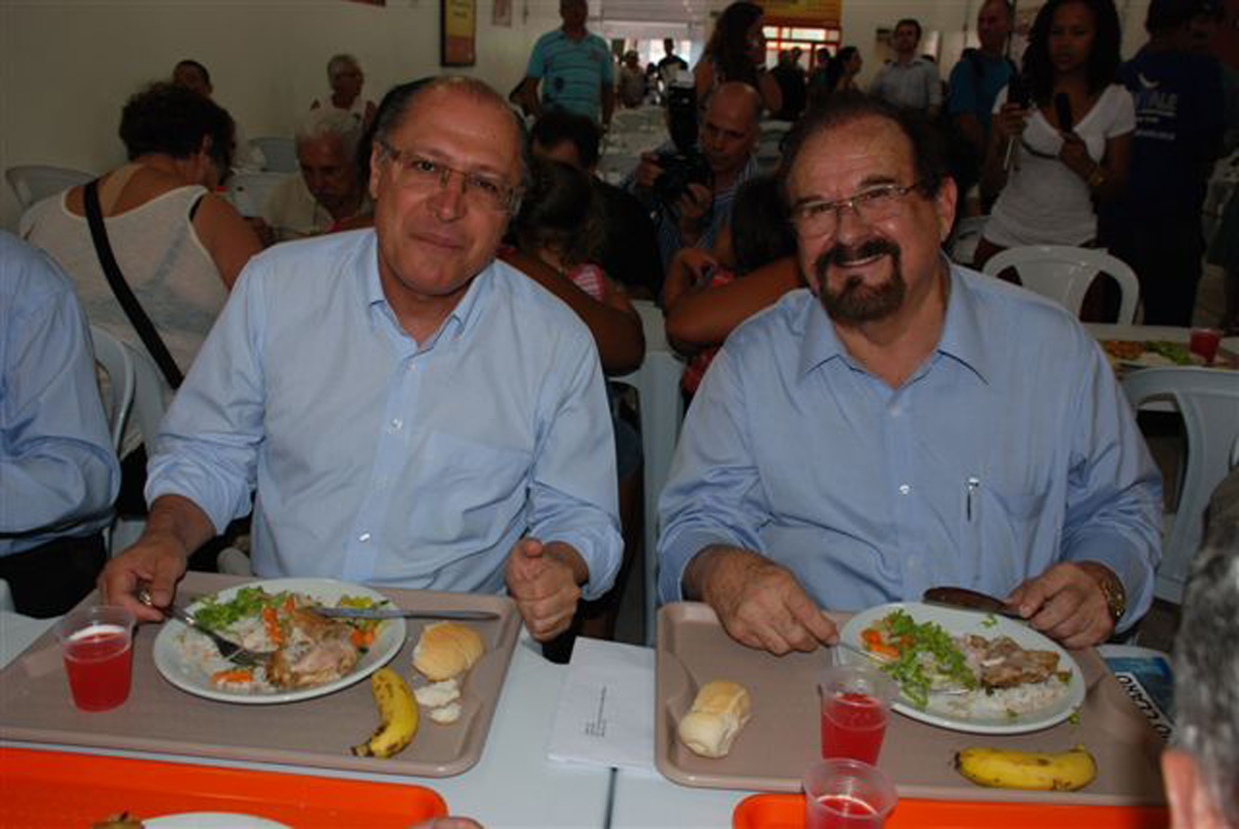 Alckmin e Demarchi na inaugurao do Bom Prato de Rio Claro<a style='float:right;color:#ccc' href='https://www3.al.sp.gov.br/repositorio/noticia/N-02-2015/fg167583.jpg' target=_blank><i class='bi bi-zoom-in'></i> Clique para ver a imagem </a>