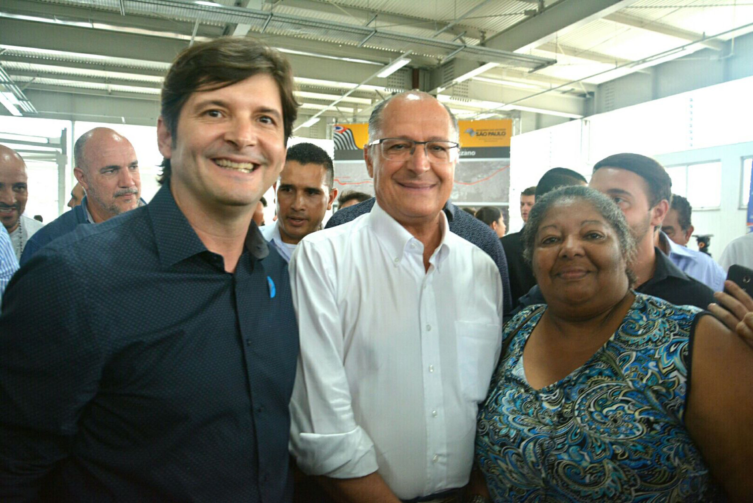 Andr do Prado ao lado de Geraldo Alckmin<a style='float:right;color:#ccc' href='https://www3.al.sp.gov.br/repositorio/noticia/N-02-2016/fg184621.jpg' target=_blank><i class='bi bi-zoom-in'></i> Clique para ver a imagem </a>