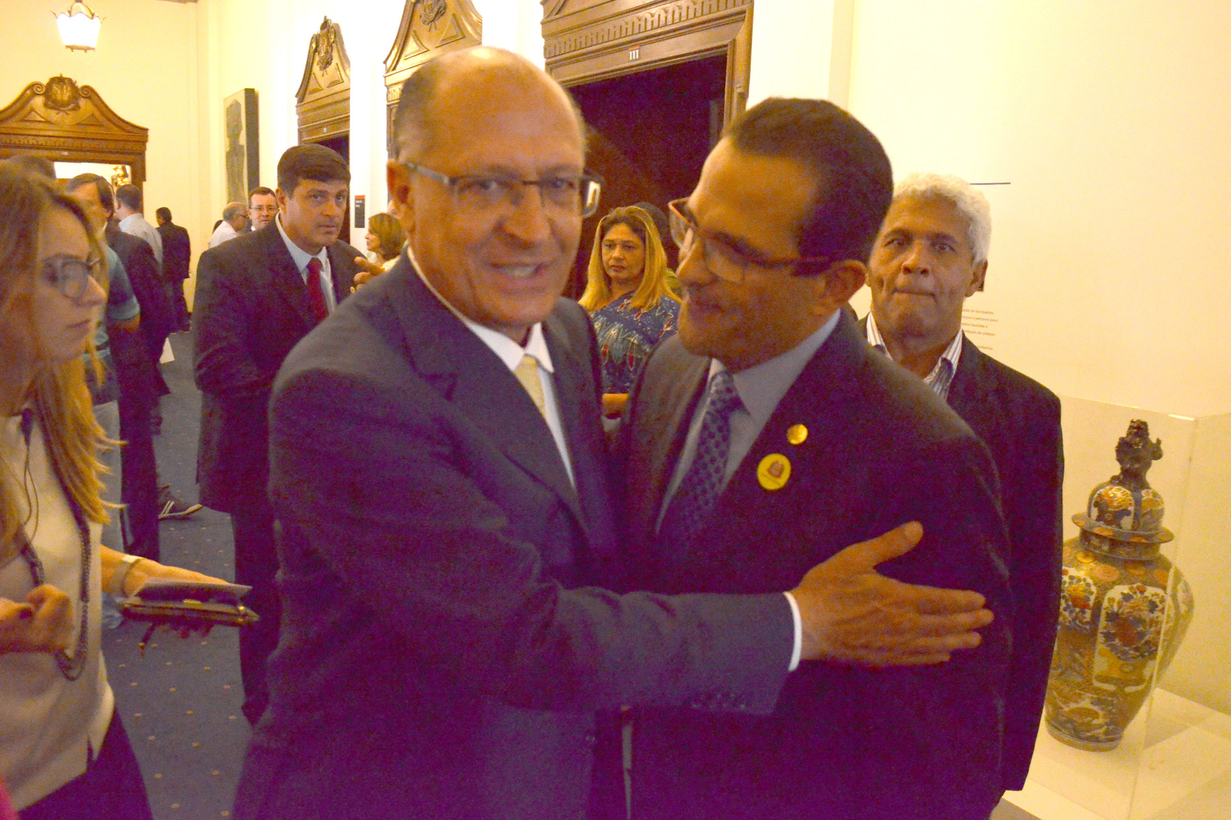 Alckmin e Chedid aps o lanamento do Infosiga SP<a style='float:right;color:#ccc' href='https://www3.al.sp.gov.br/repositorio/noticia/N-02-2016/fg185230.jpg' target=_blank><i class='bi bi-zoom-in'></i> Clique para ver a imagem </a>